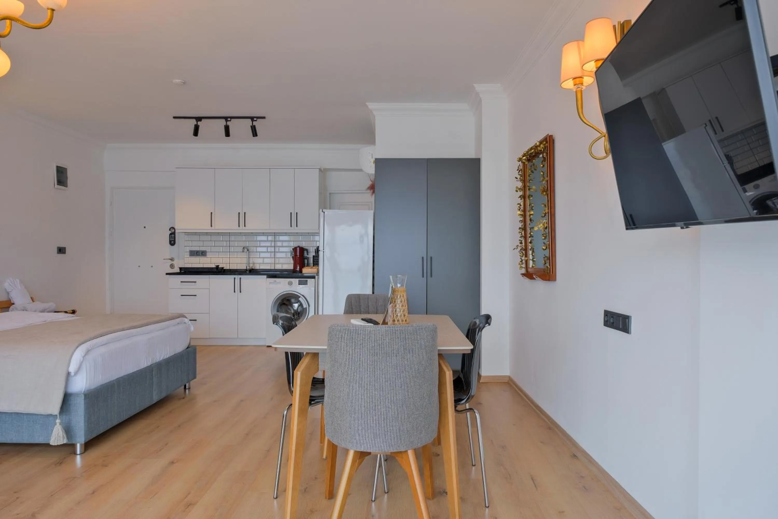 Kitchen or kitchenette, Bed in Körfez Residence