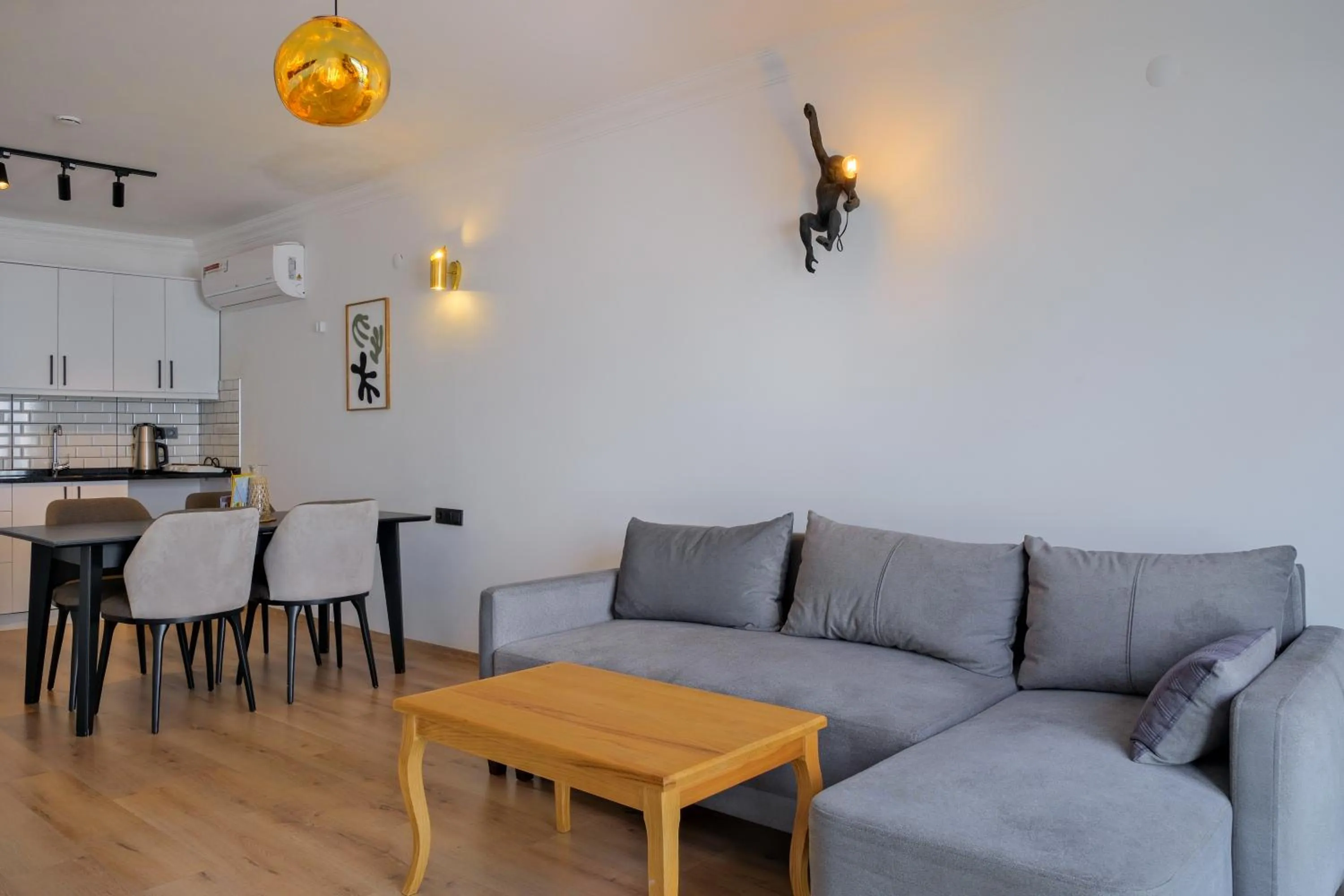 Seating area in Körfez Residence