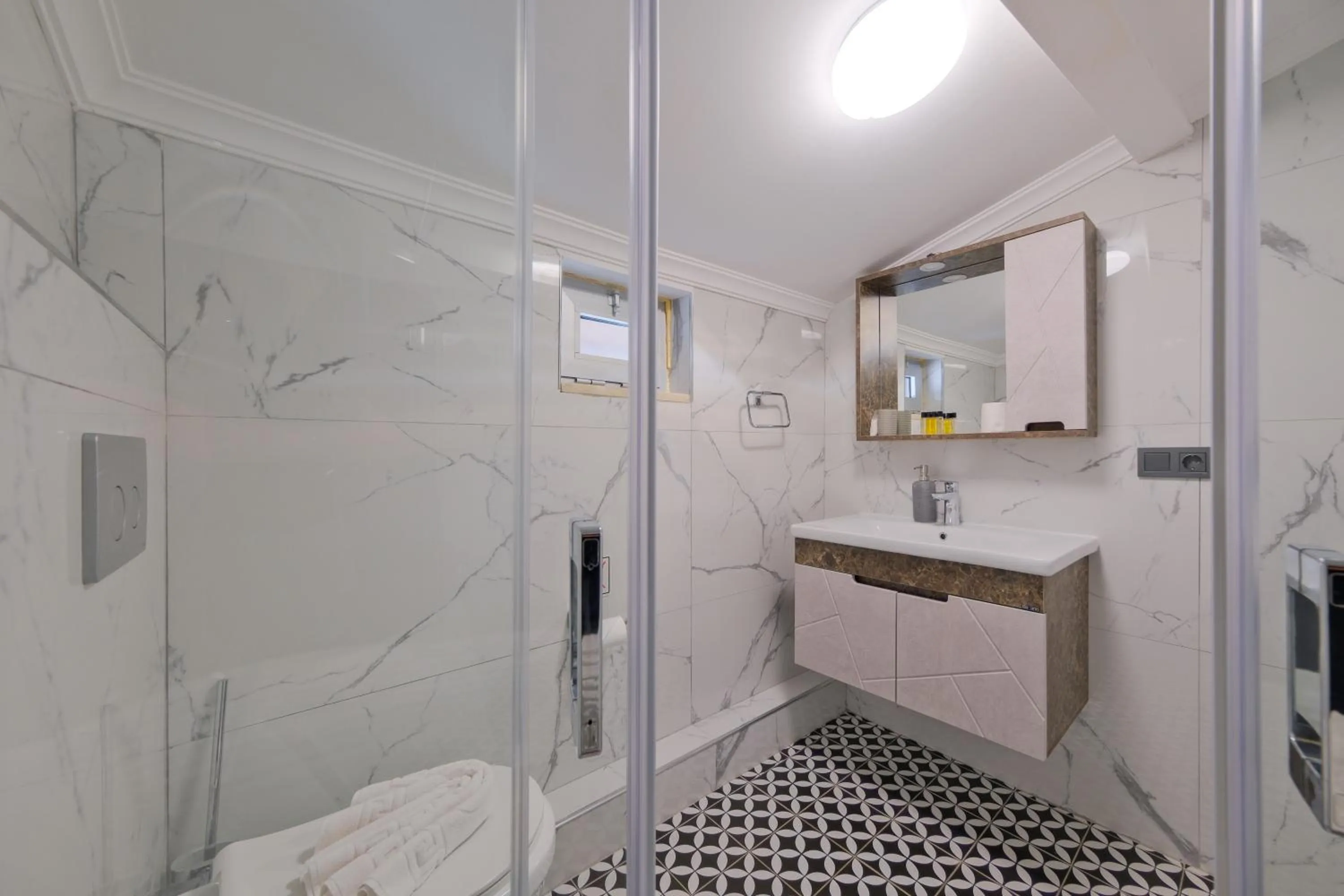 Bathroom in Körfez Residence