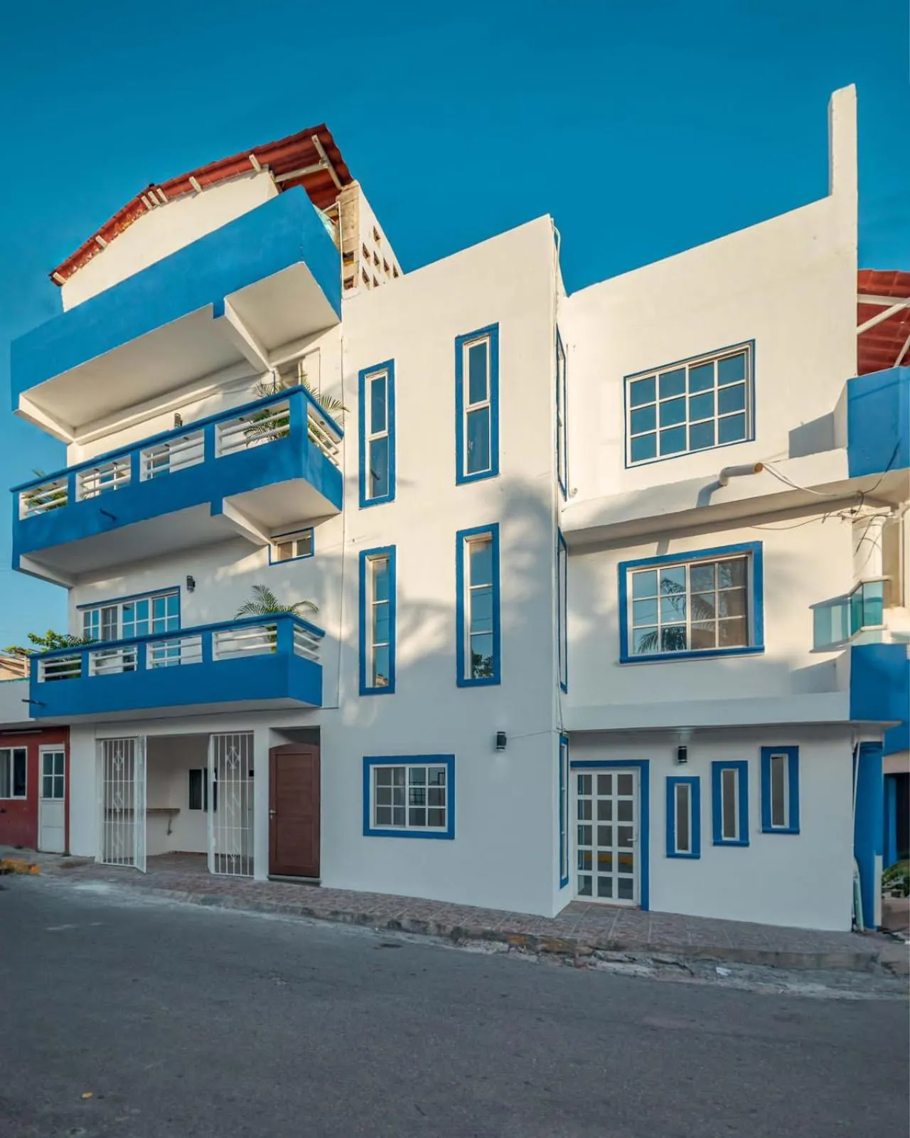 Property building in Suites Ha