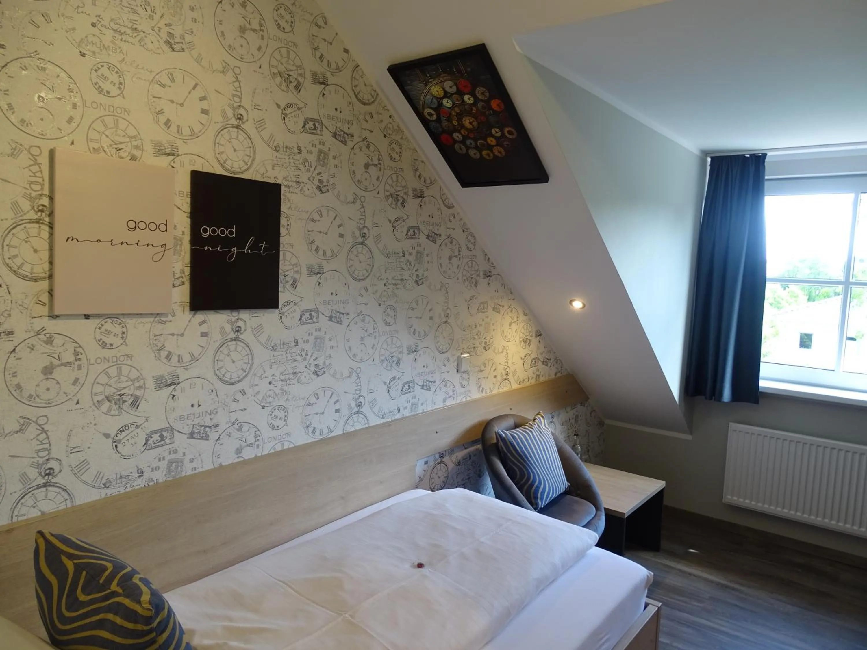 Photo of the whole room, Bed in Flair Hotel zur Therme