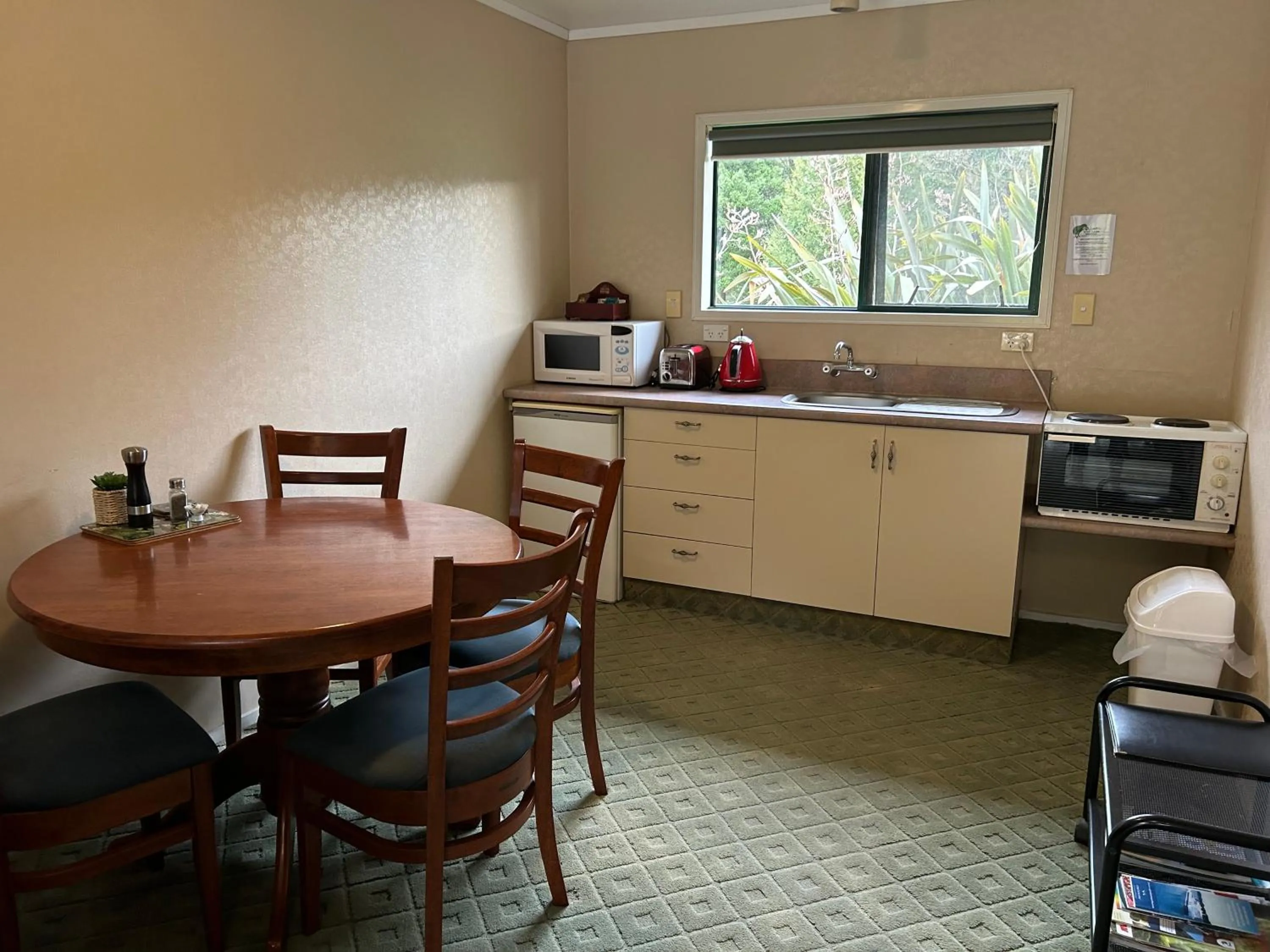 Coffee/tea facilities in Kiwi Park Motels