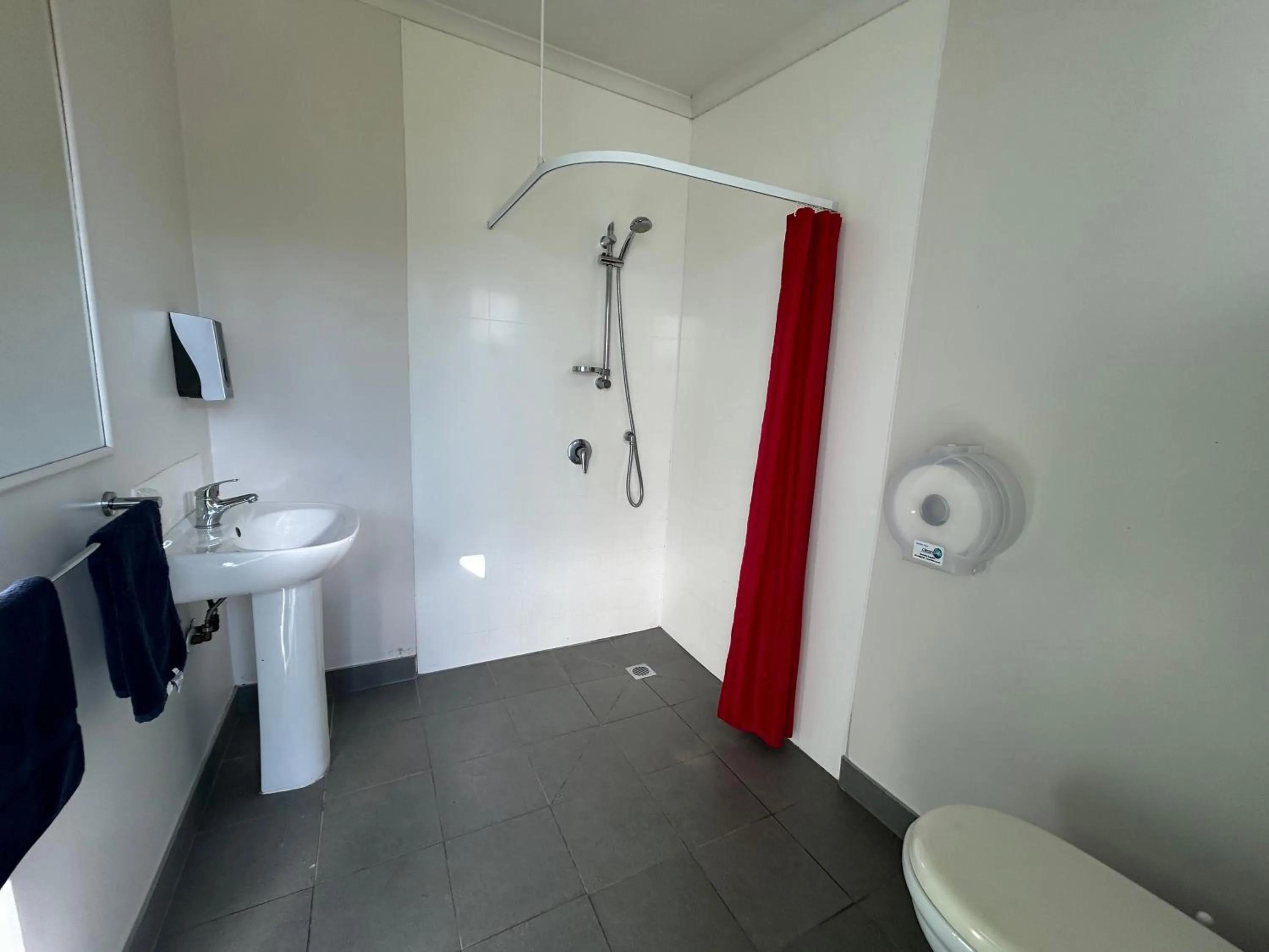 Bathroom in Kiwi Park Motels