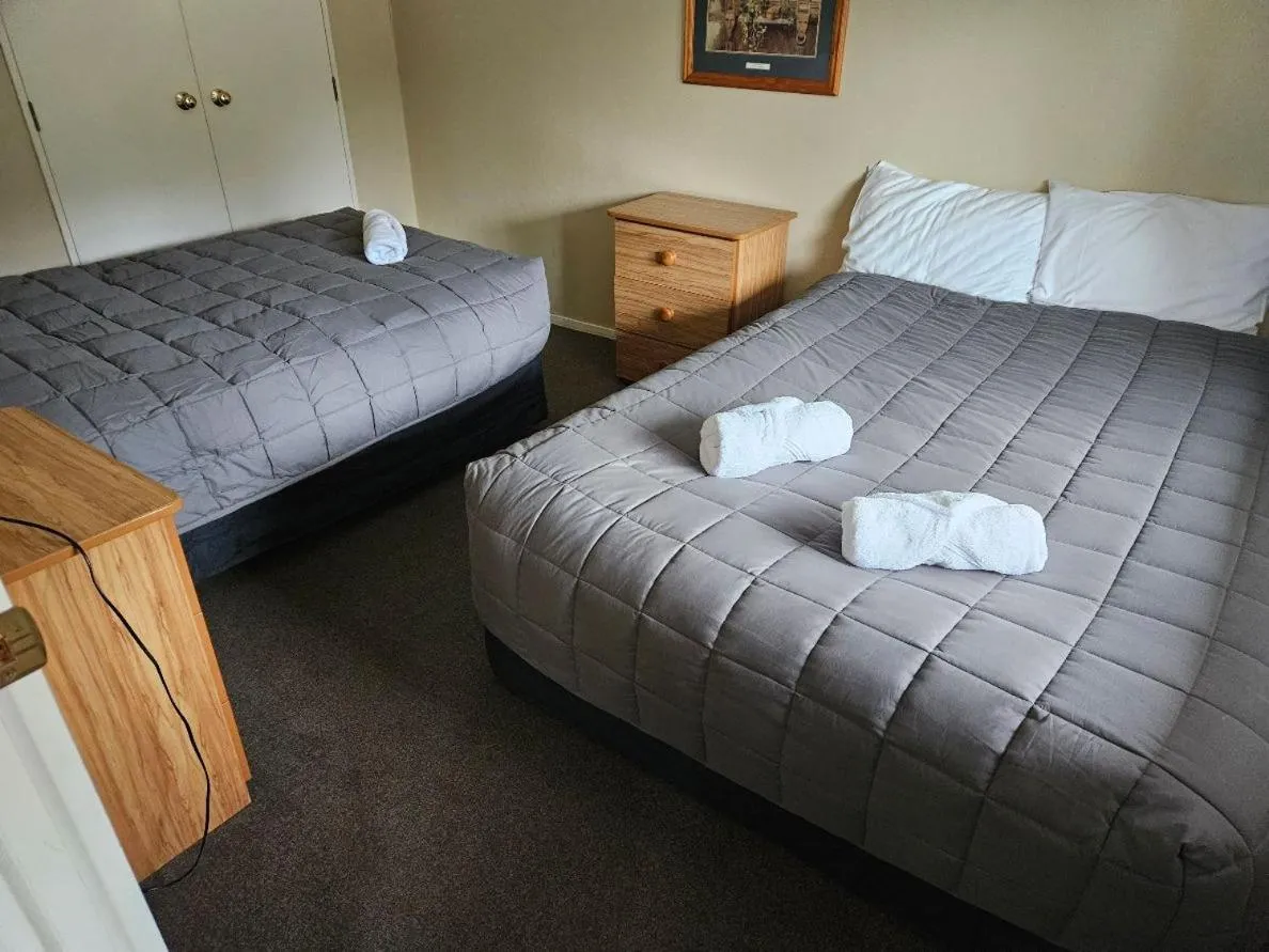 Bed in Kiwi Park Motels