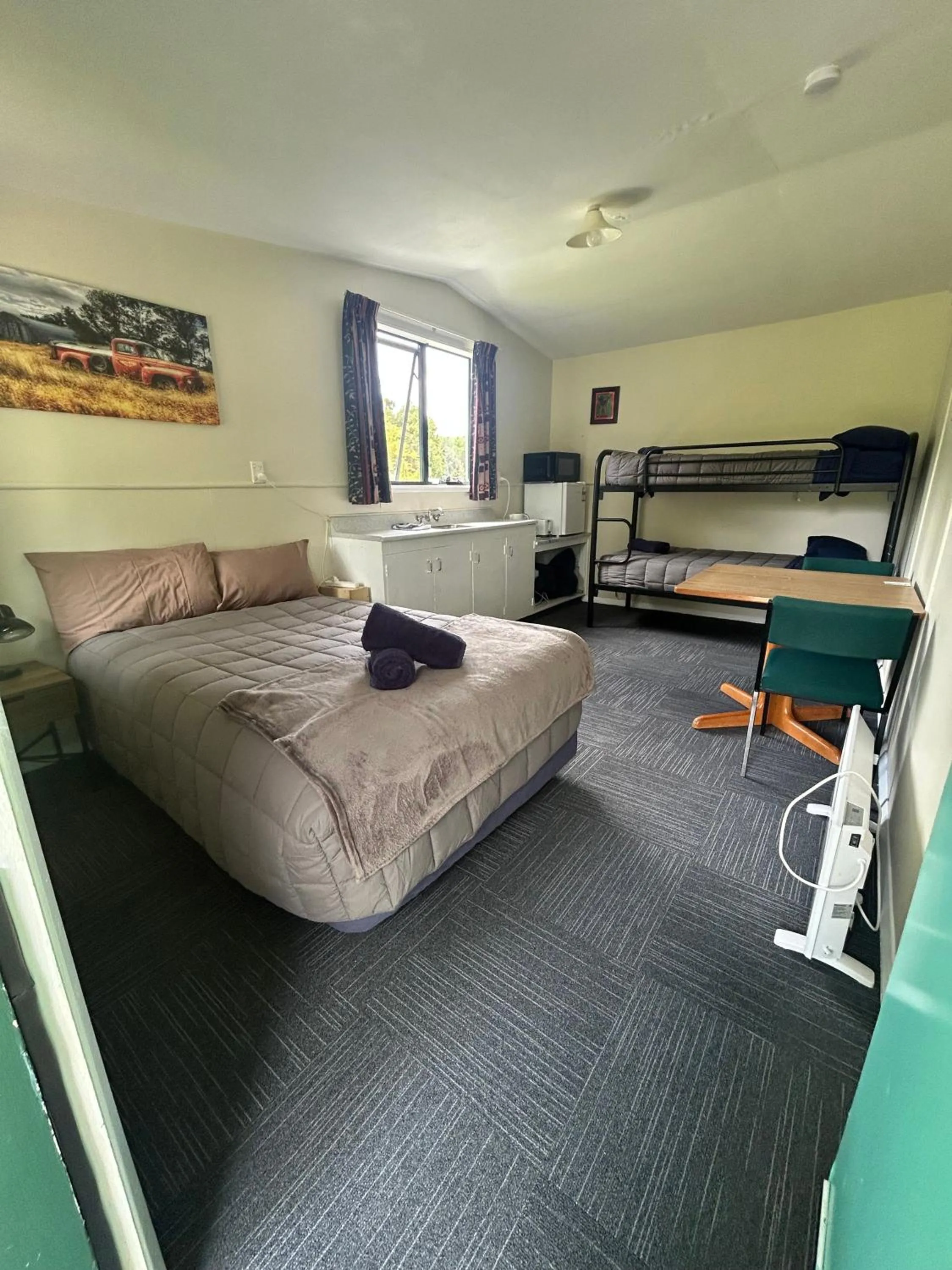 Bed in Kiwi Park Motels