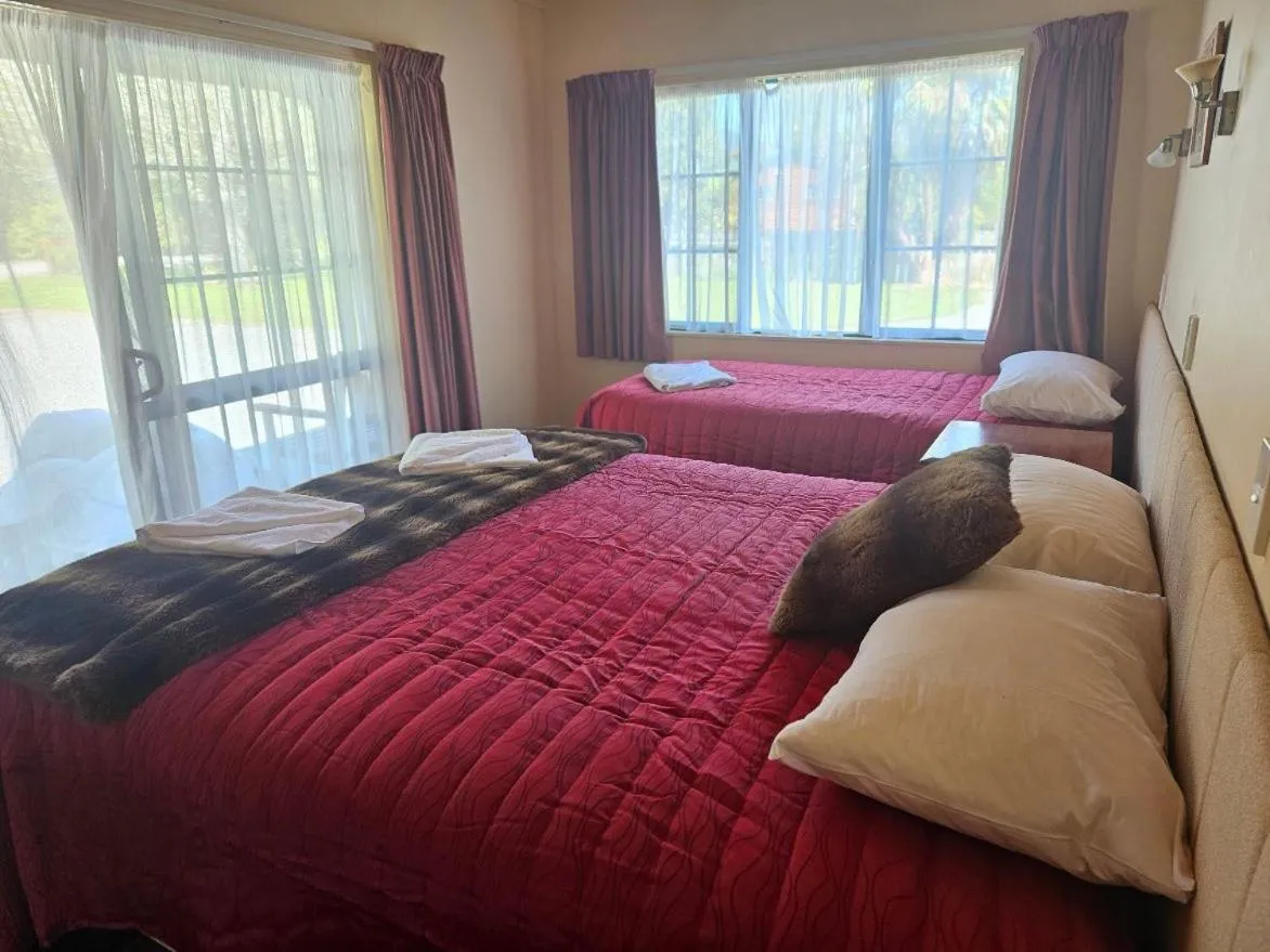 Bed in Kiwi Park Motels