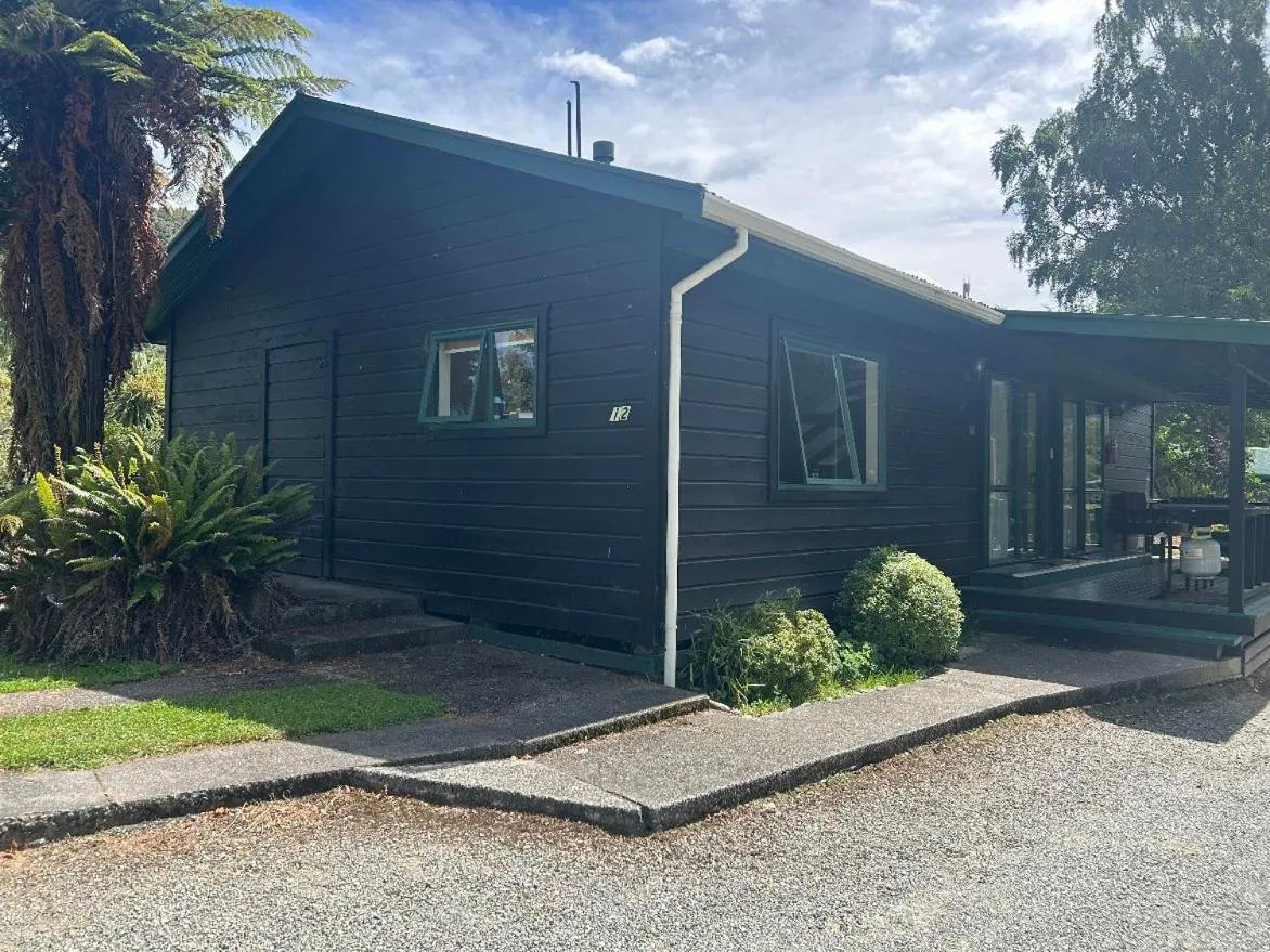 Property building in Kiwi Park Motels