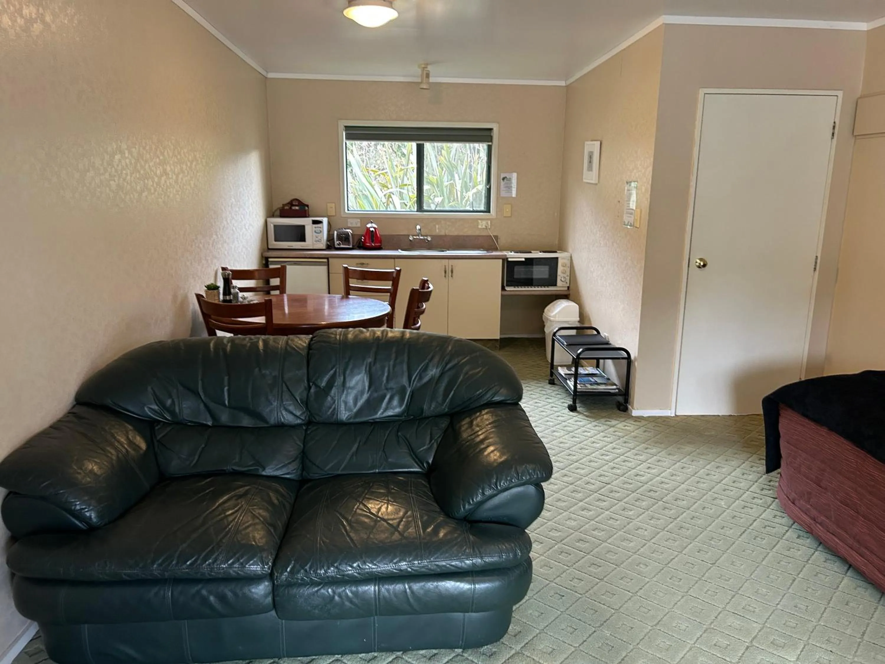 Kitchen or kitchenette in Kiwi Park Motels