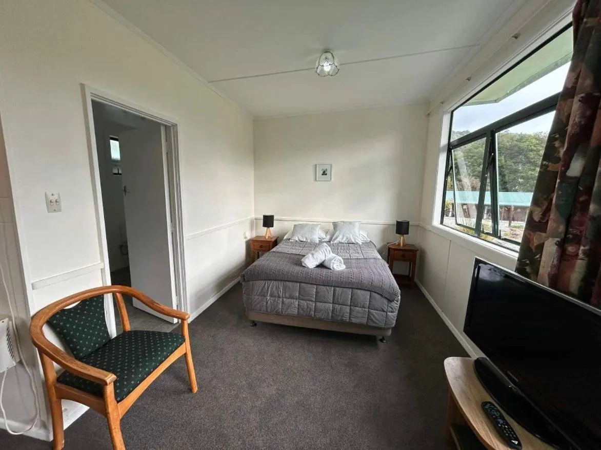 Bed in Kiwi Park Motels