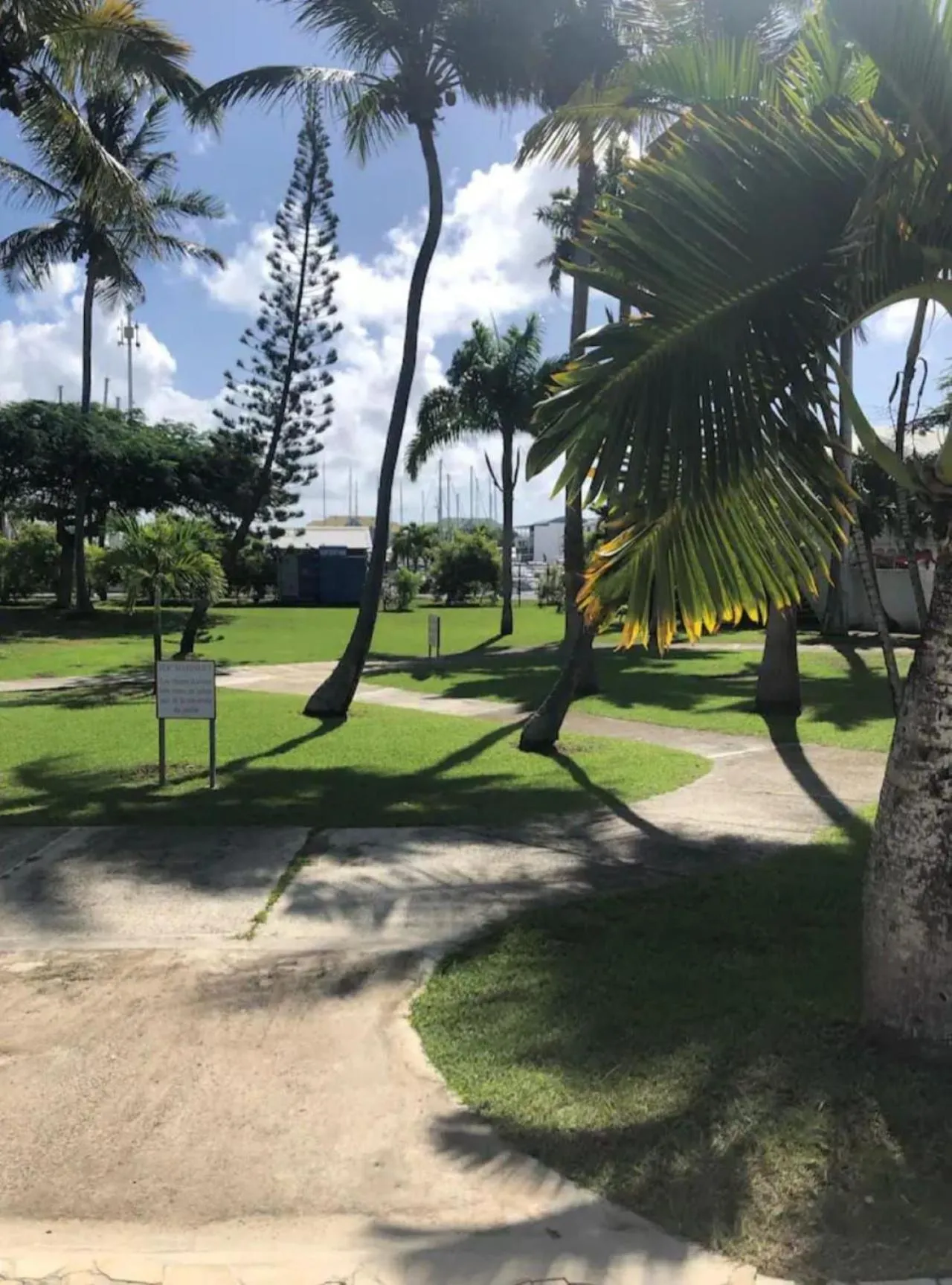 Garden in Studio Azur, résidence privée et piscines, citerne