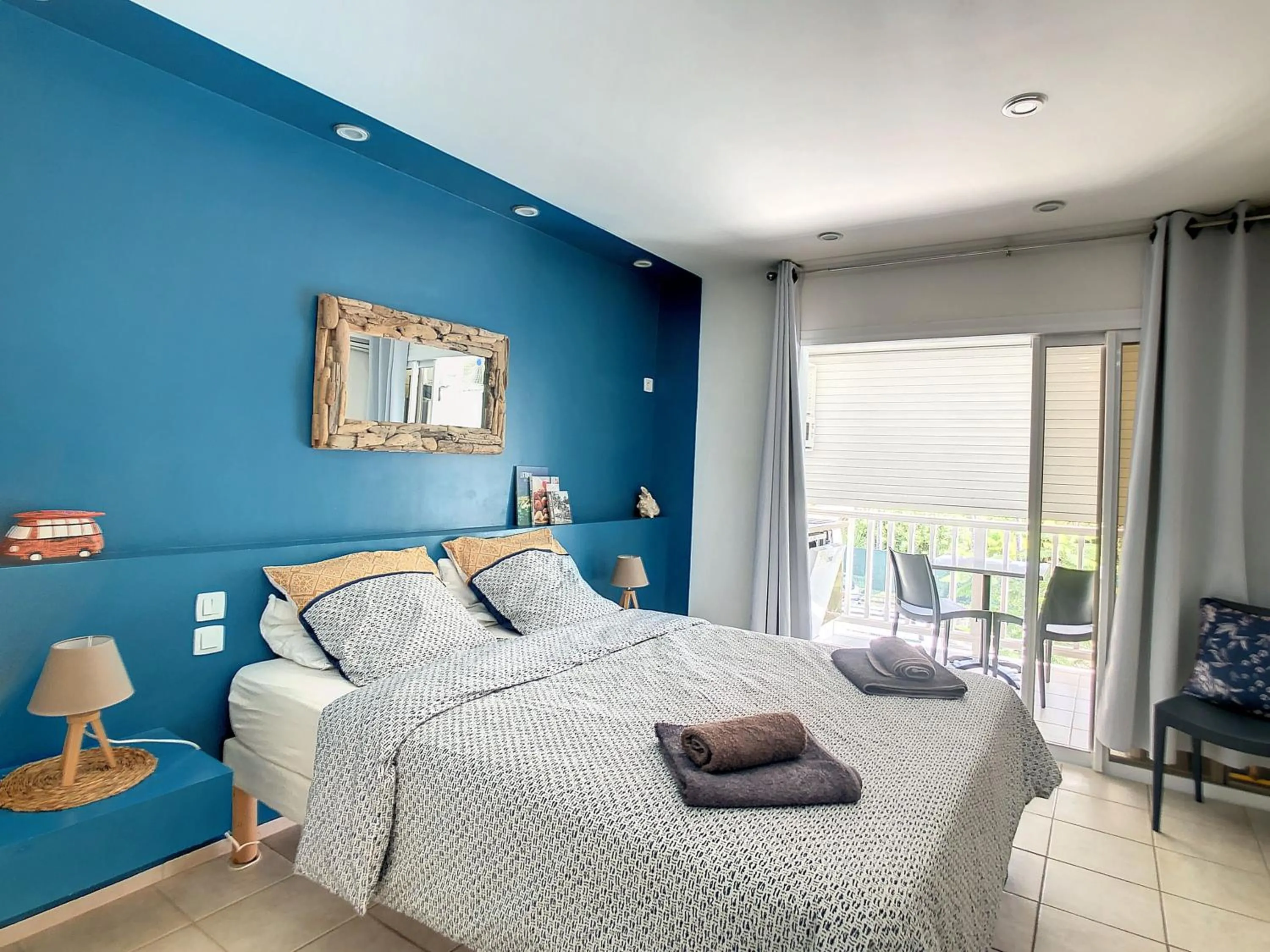 Bedroom, Bed in Studio Azur, résidence privée et piscines, citerne