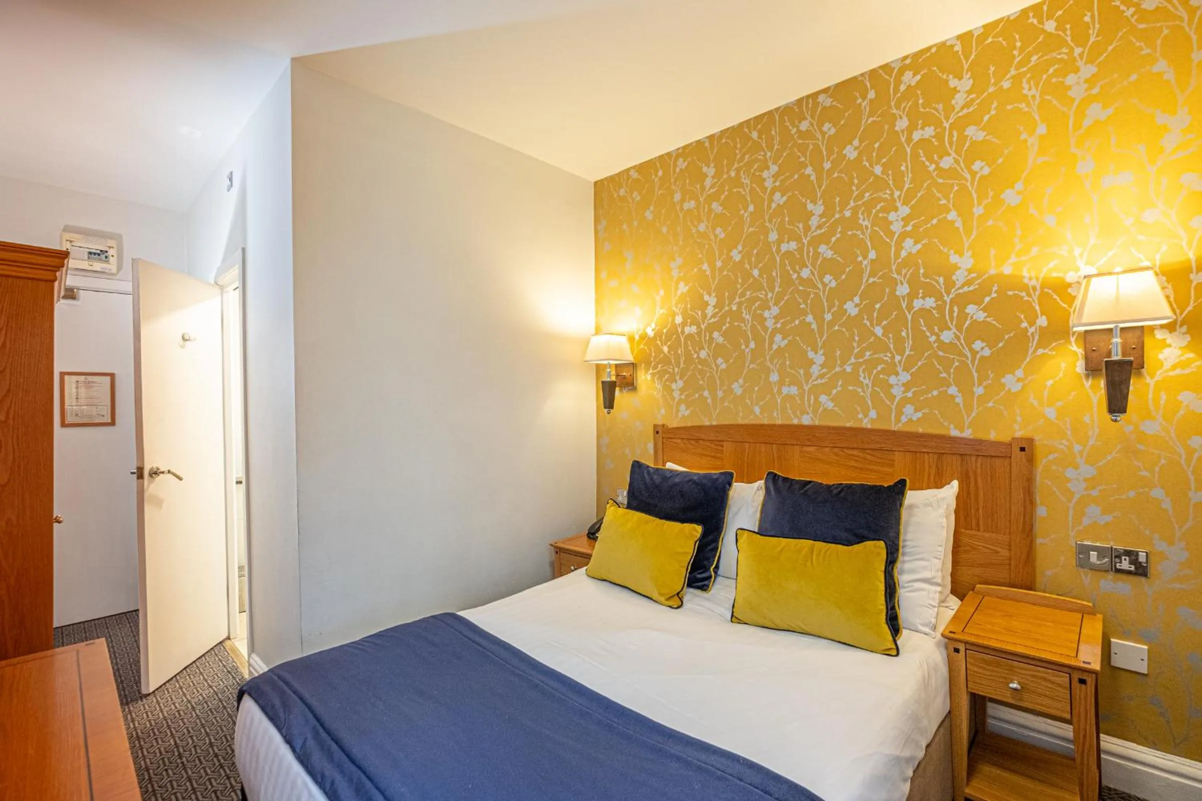 Bedroom, Bed in Durley Dean