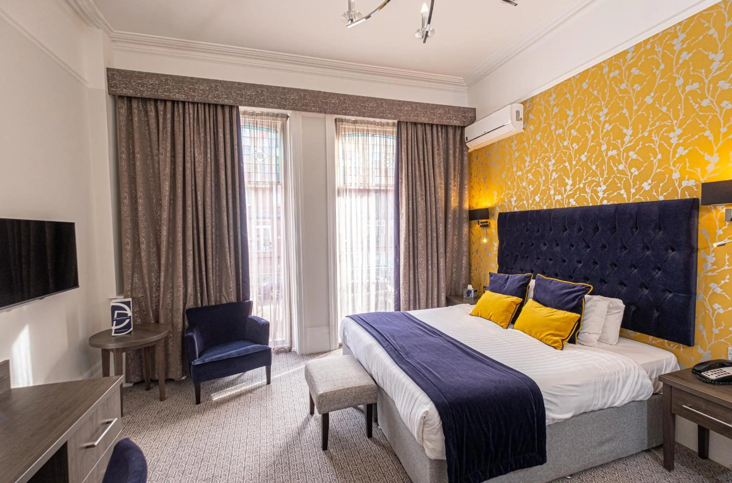 Bedroom, Bed in Durley Dean