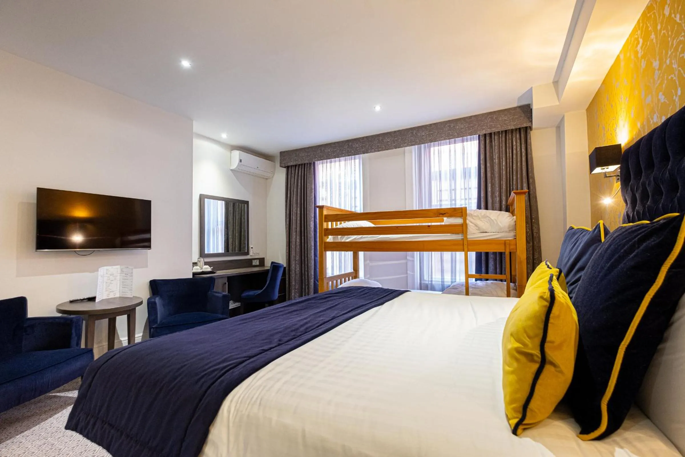 Bedroom, Bed in Durley Dean