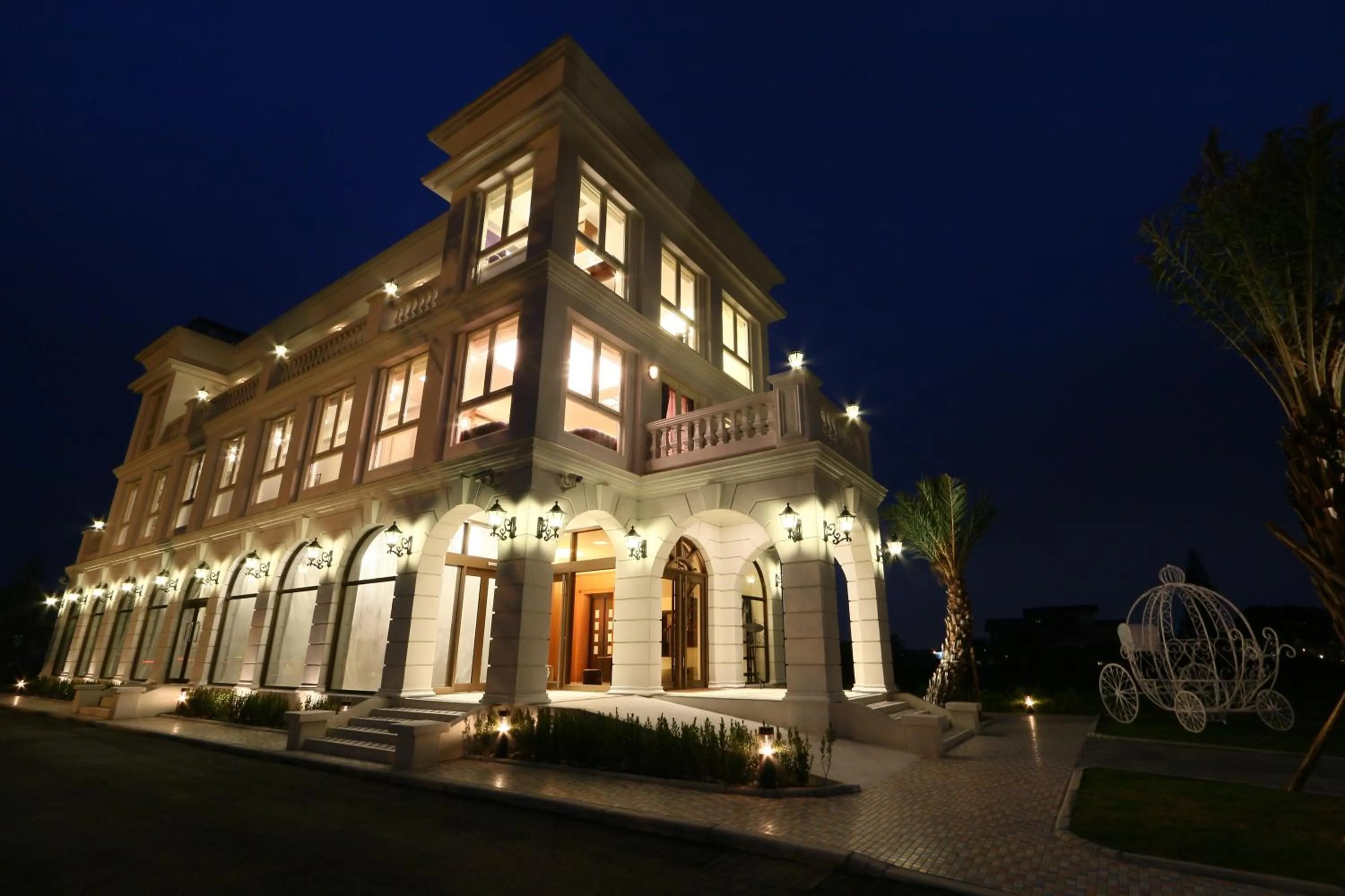 Facade/entrance in Aleex Villa