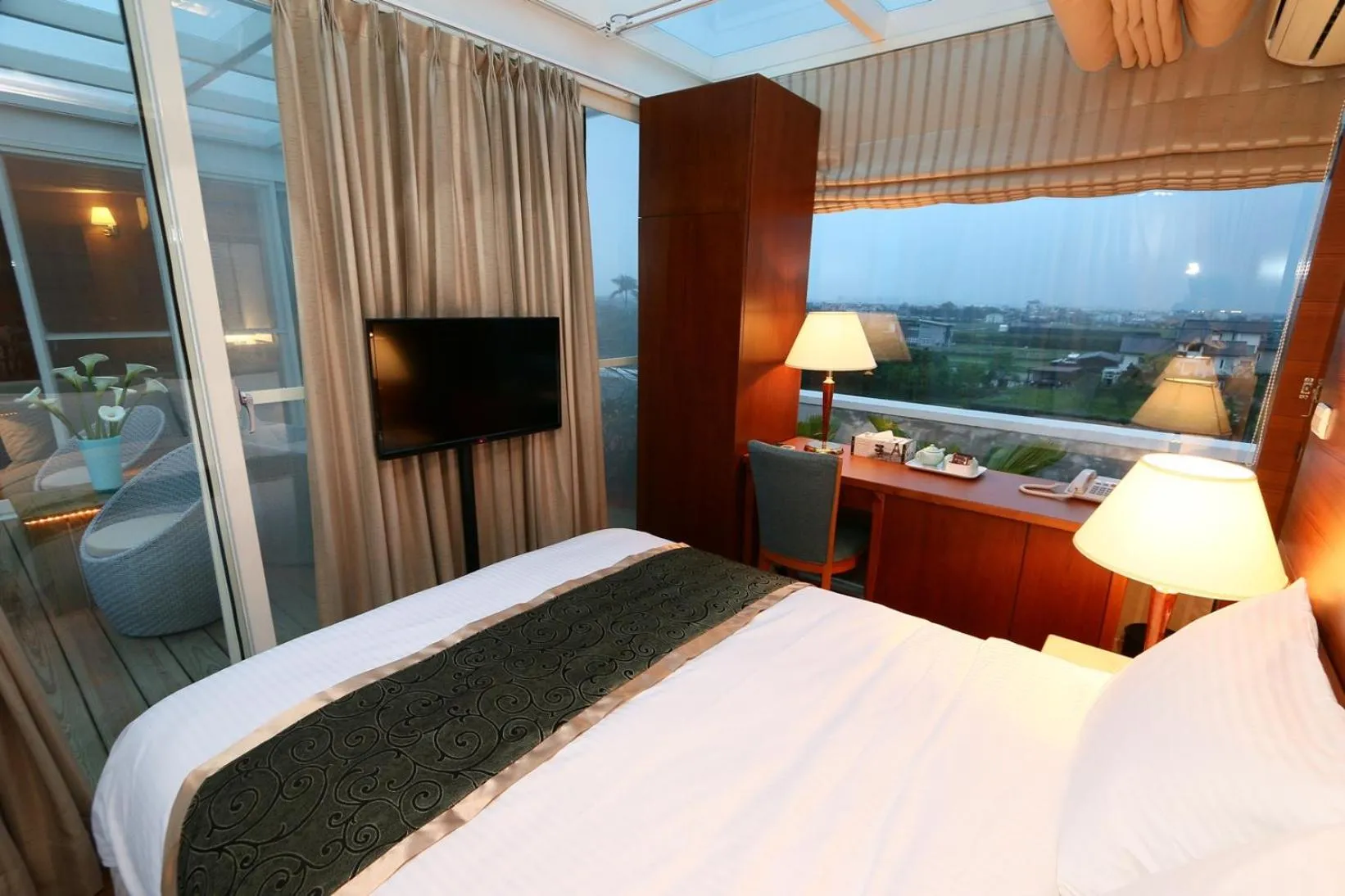 Photo of the whole room, Bed in Aleex Villa