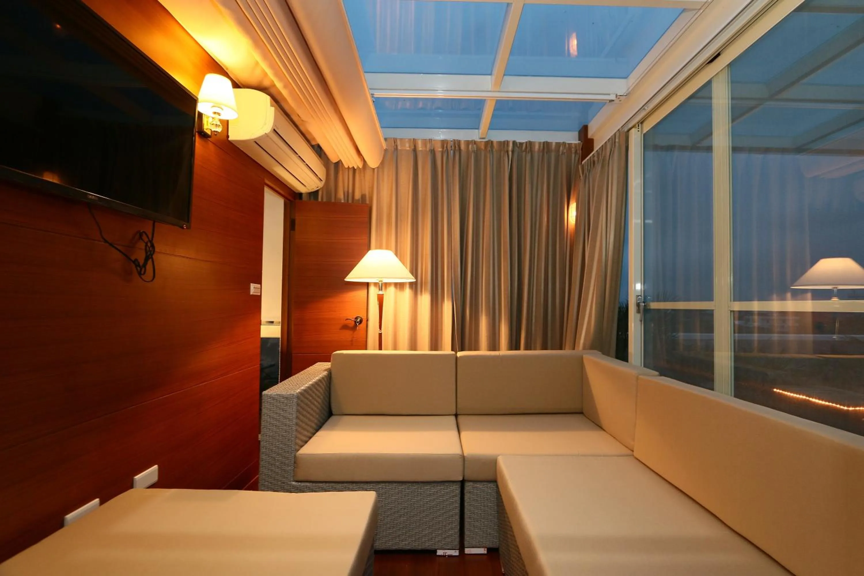 Photo of the whole room in Aleex Villa