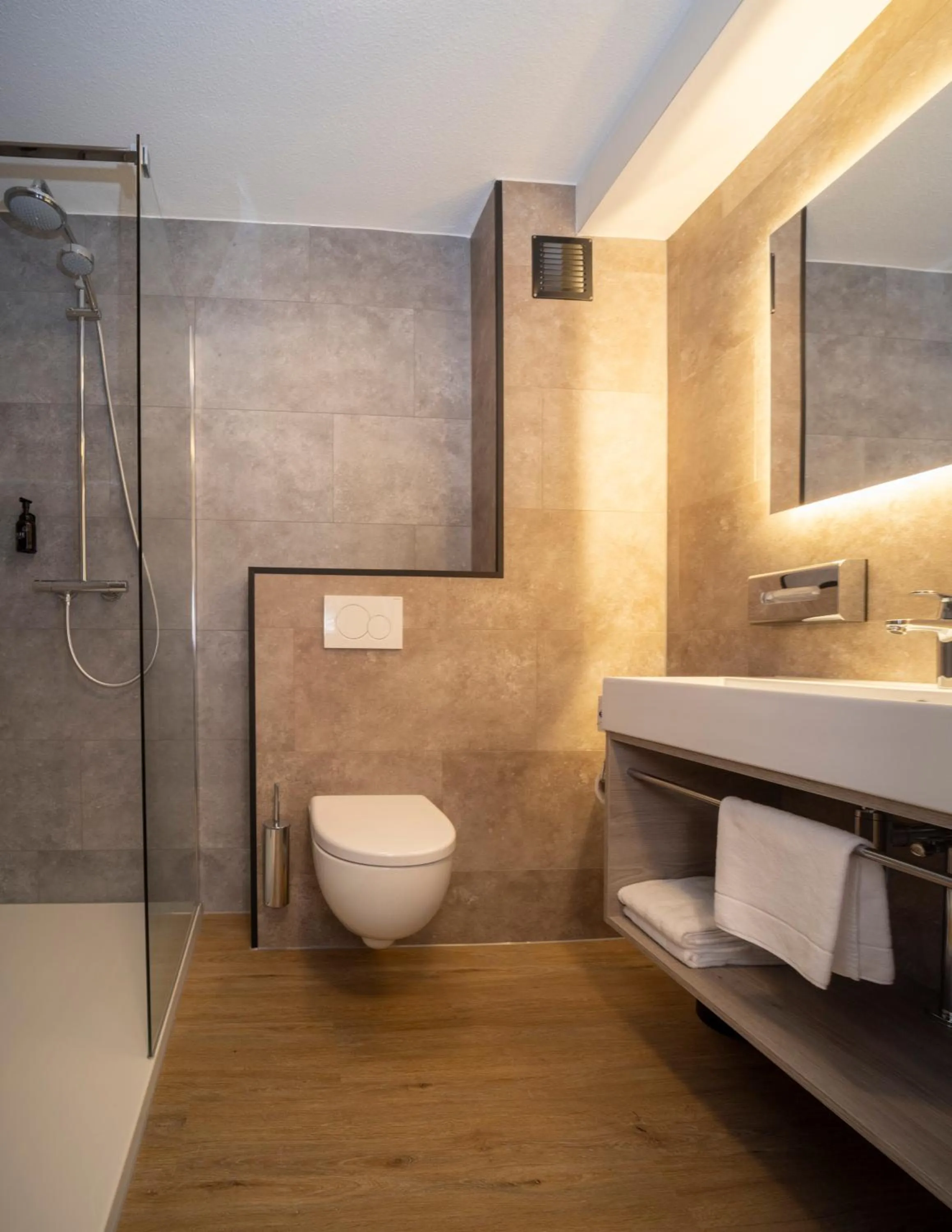 Shower in Fletcher Hotel-Restaurant Langewold