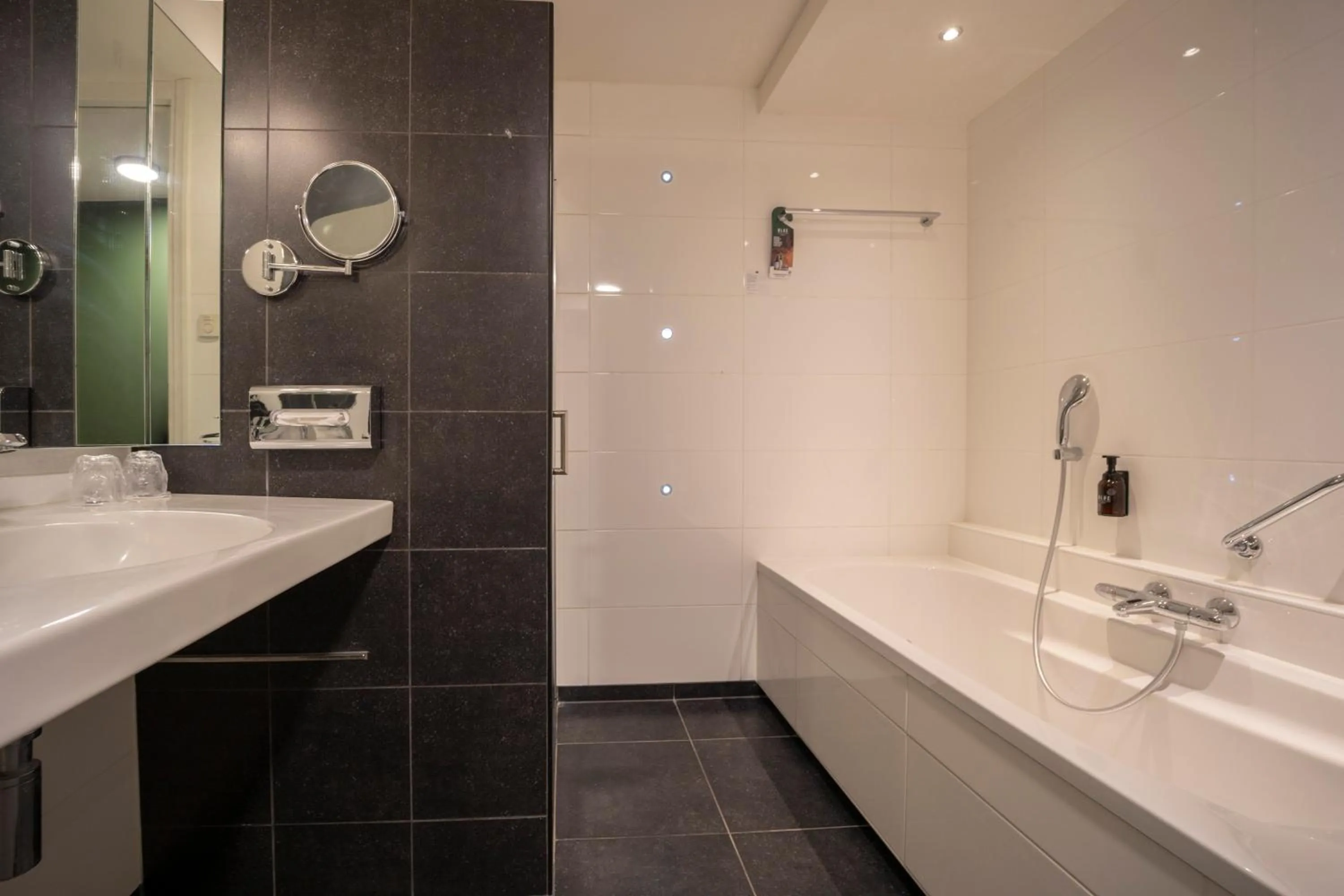 Shower in Fletcher Hotel-Restaurant Langewold