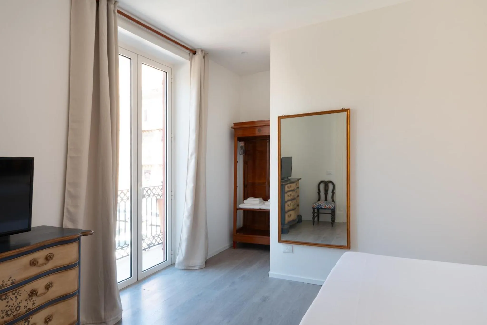 Photo of the whole room, Bed in Dimora Florio