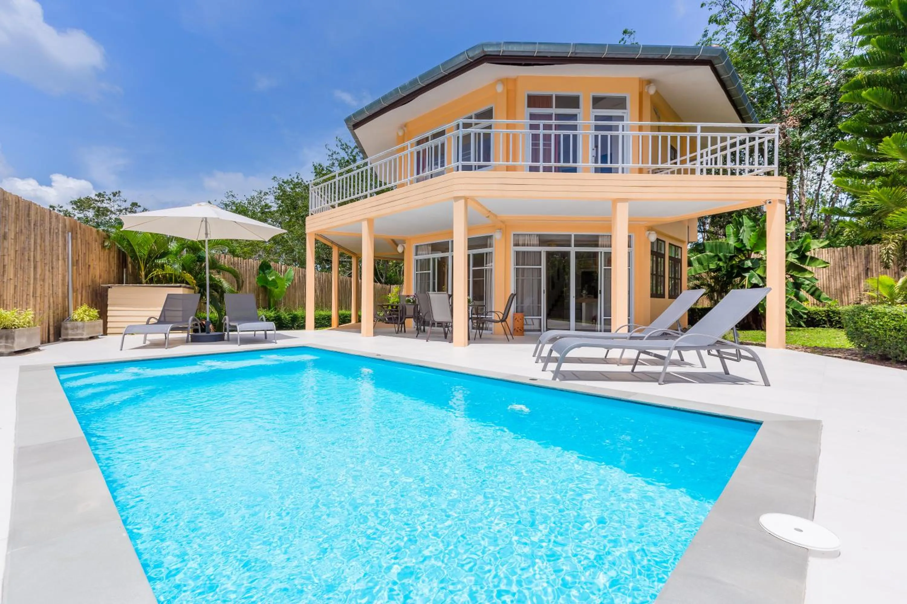 Swimming pool in Twin Villas Ao Nang
