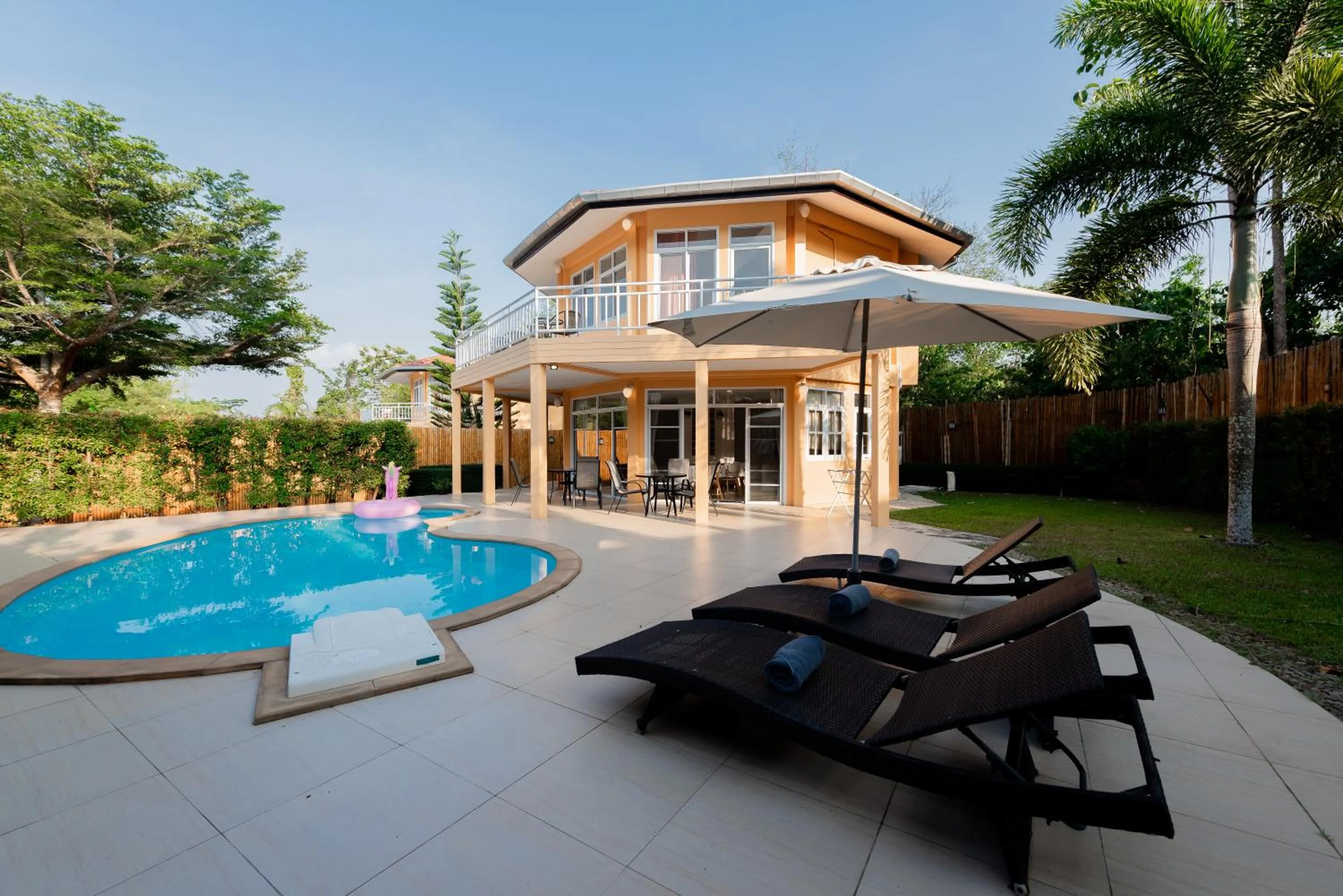 Swimming pool in Twin Villas Ao Nang