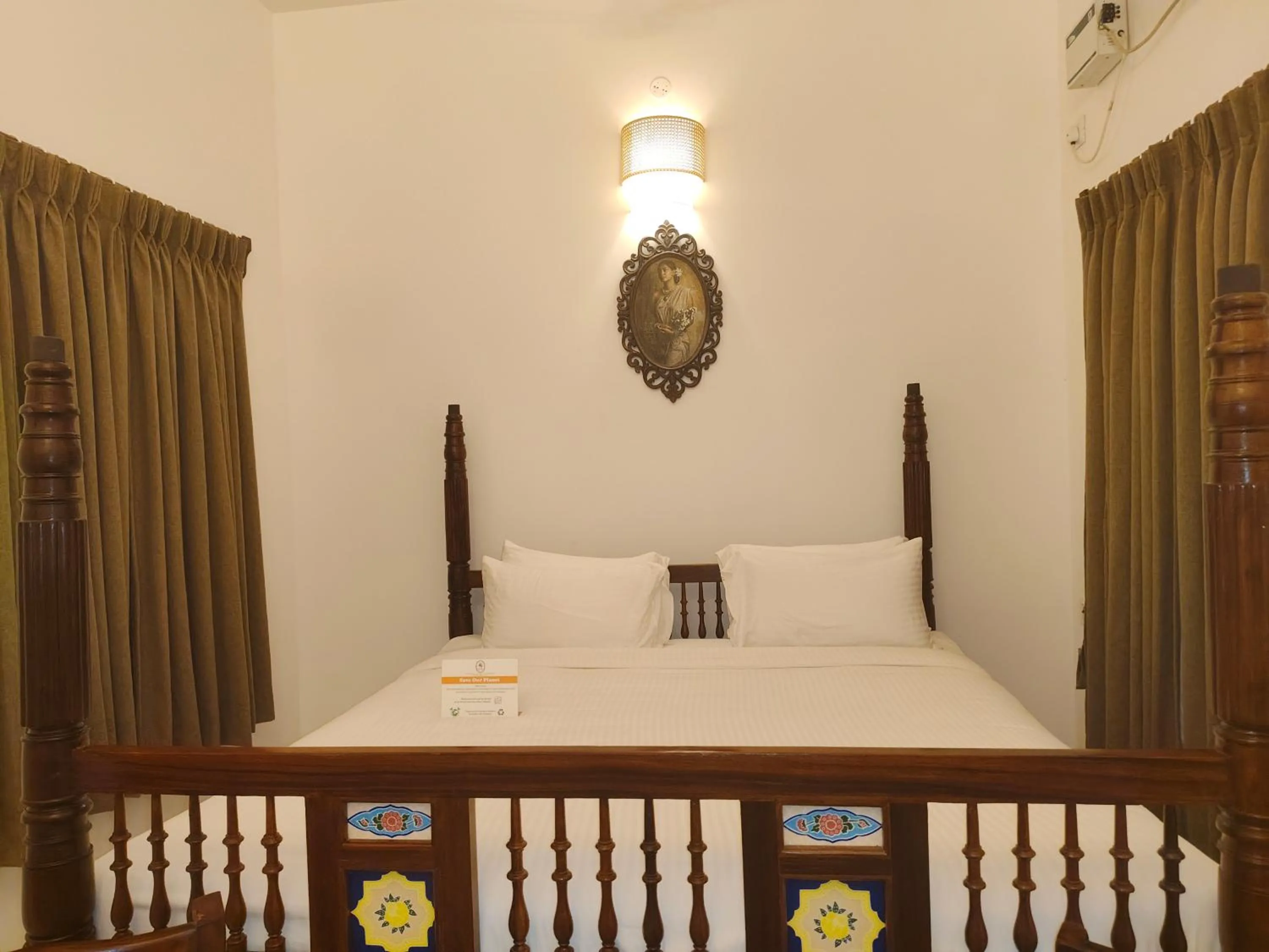 Bedroom, Bed in Bel Abri Colonial Living, Pondicherry