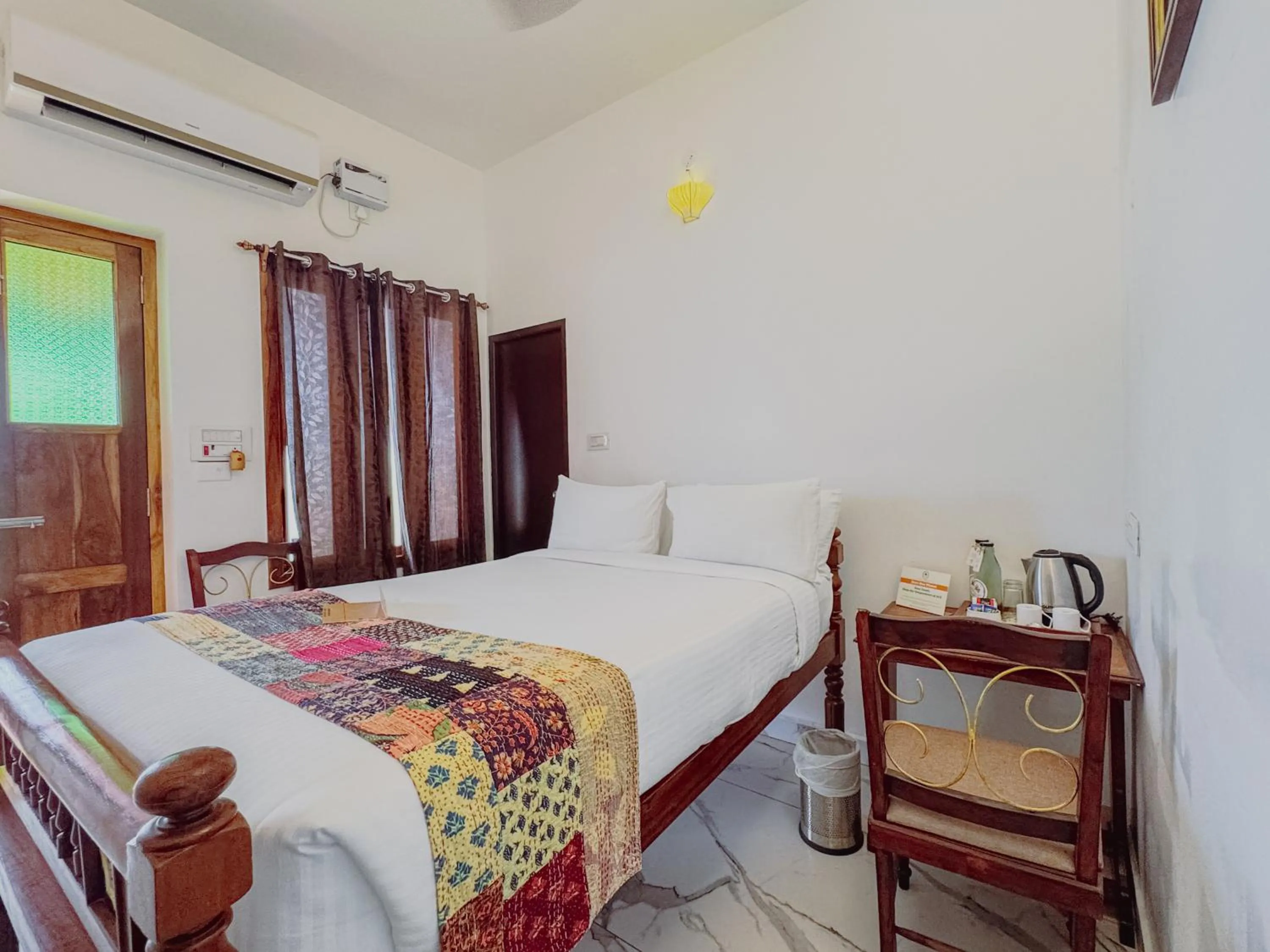 Bedroom, Bed in Bel Abri Colonial Living, Pondicherry