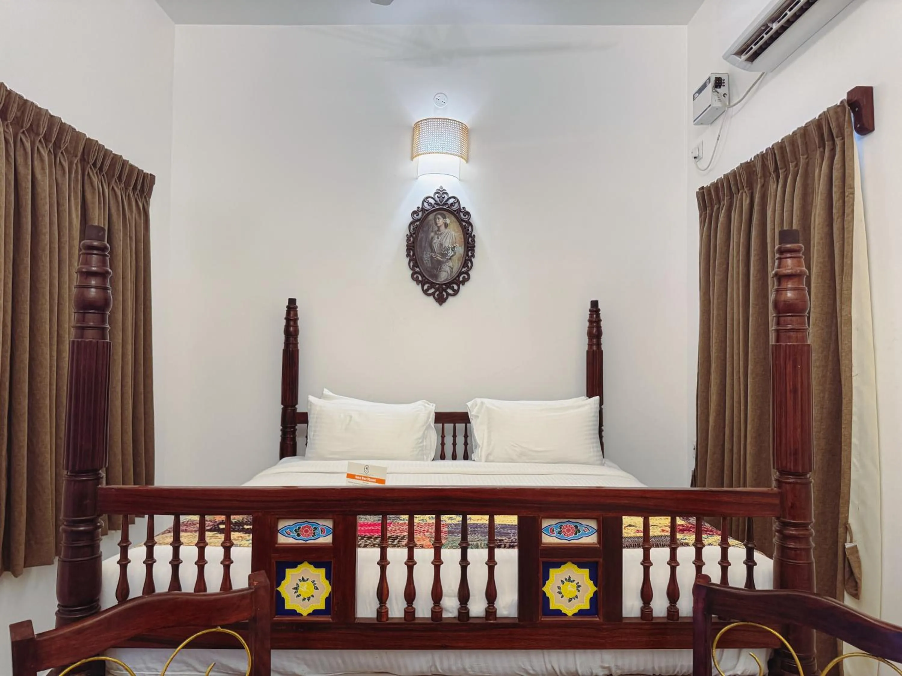 Bedroom, Bed in Bel Abri Colonial Living, Pondicherry