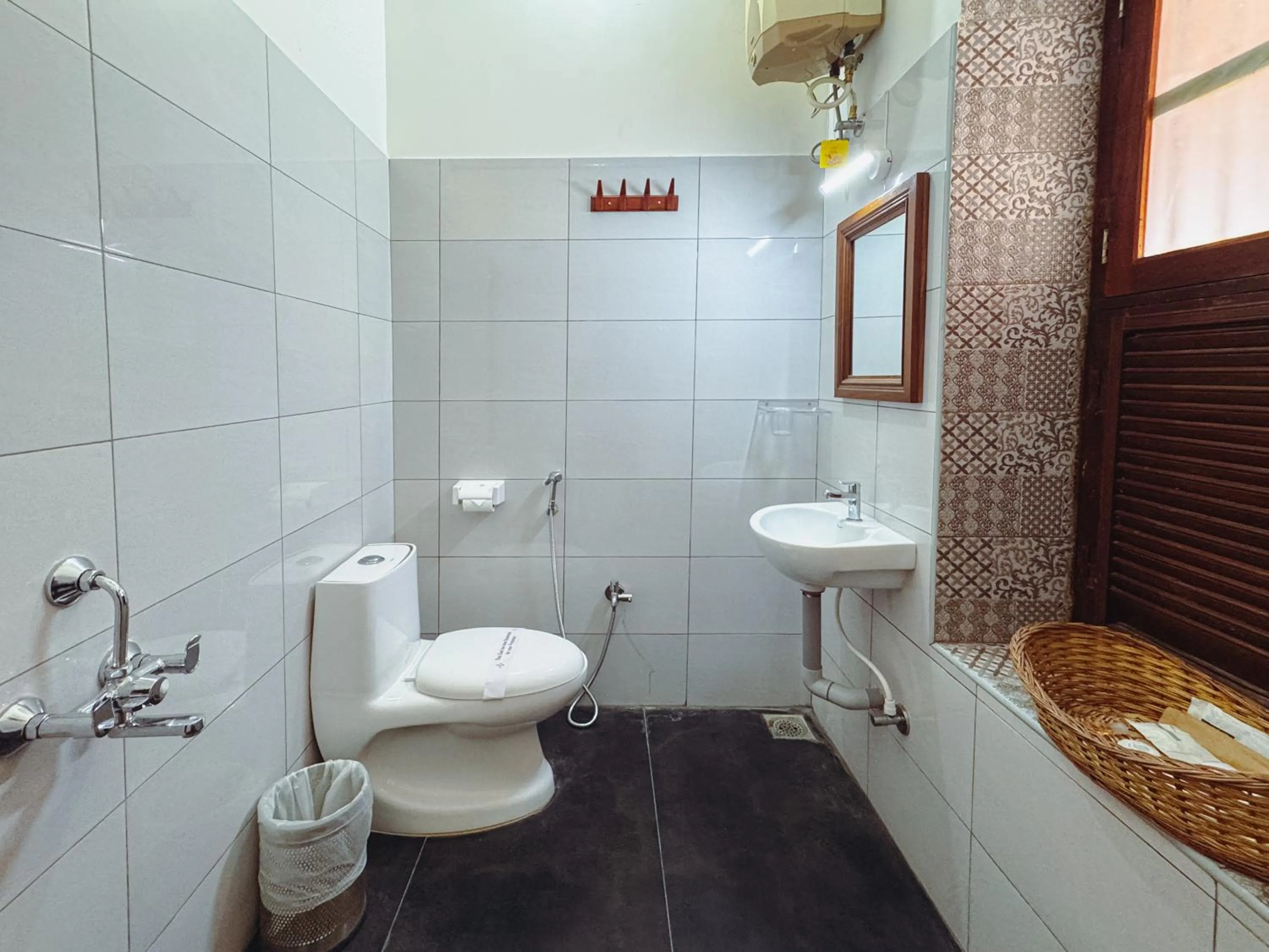 Shower in Bel Abri Colonial Living, Pondicherry