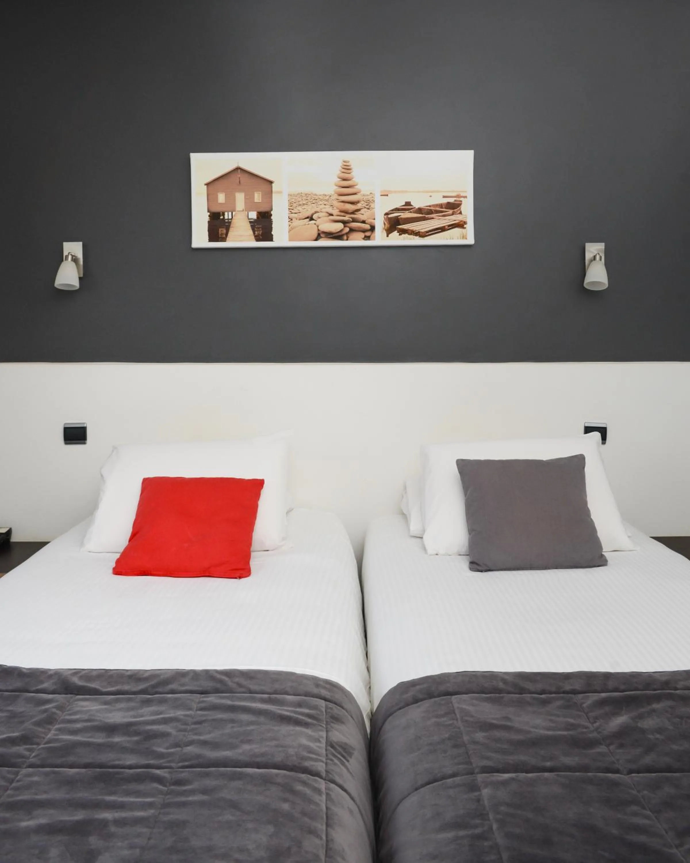 Bed in Kyriad Prestige Les Sables d'Olonne - Plage - Centre des Congrès