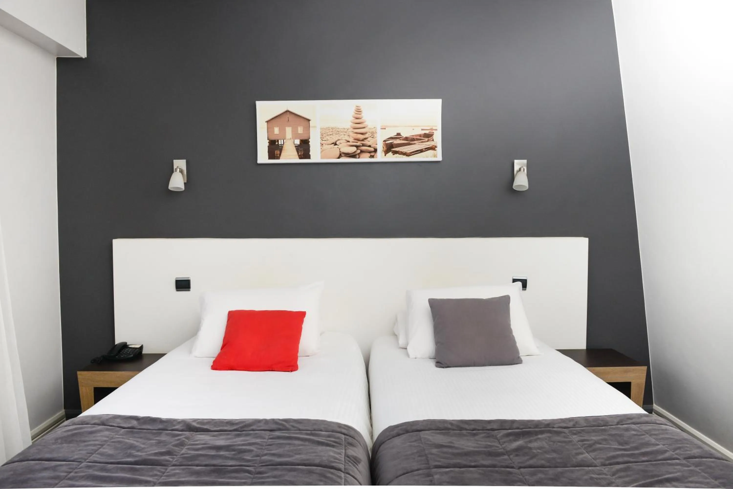 Bedroom, Bed in Kyriad Prestige Les Sables d'Olonne - Plage - Centre des Congrès