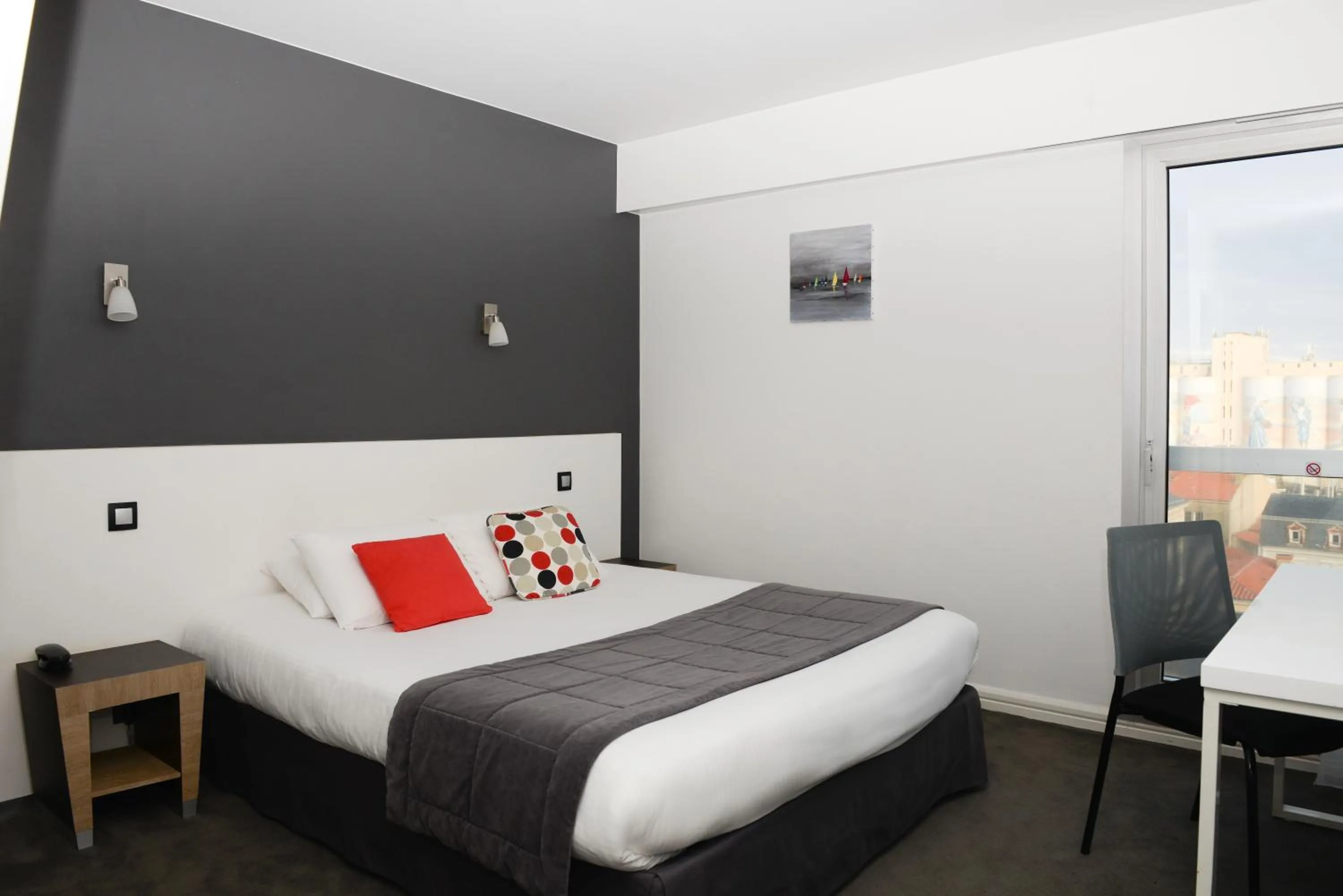 Bedroom, Bed in Kyriad Prestige Les Sables d'Olonne - Plage - Centre des Congrès