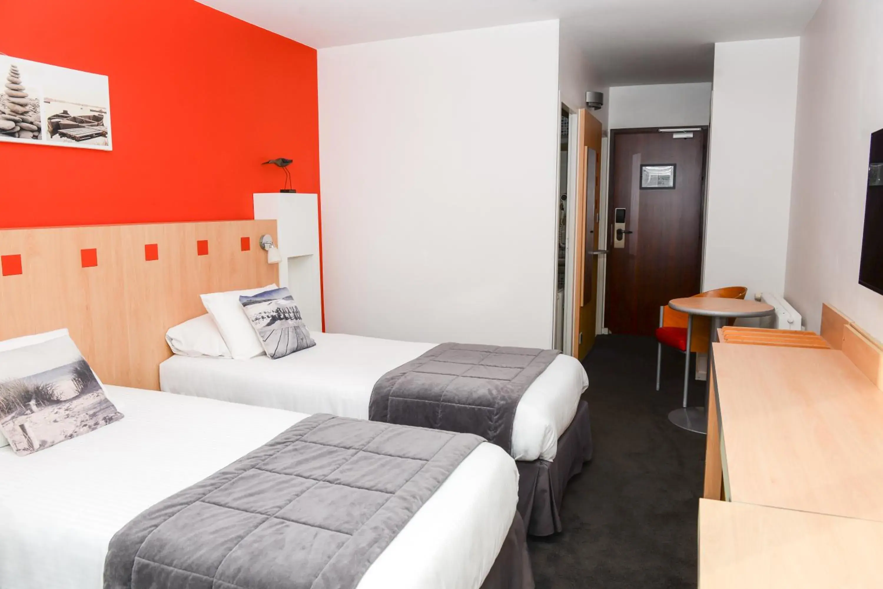 Bed in Kyriad Prestige Les Sables d'Olonne - Plage - Centre des Congrès Bed in Kyriad Prestige Les Sables d'Olonne - Plage - Centre des Congrès