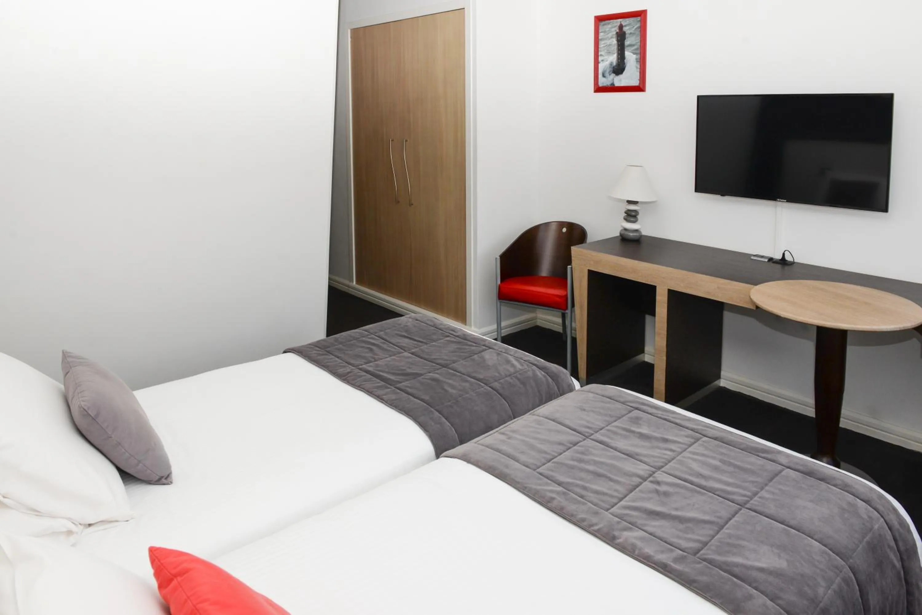 Bedroom, Bed in Kyriad Prestige Les Sables d'Olonne - Plage - Centre des Congrès