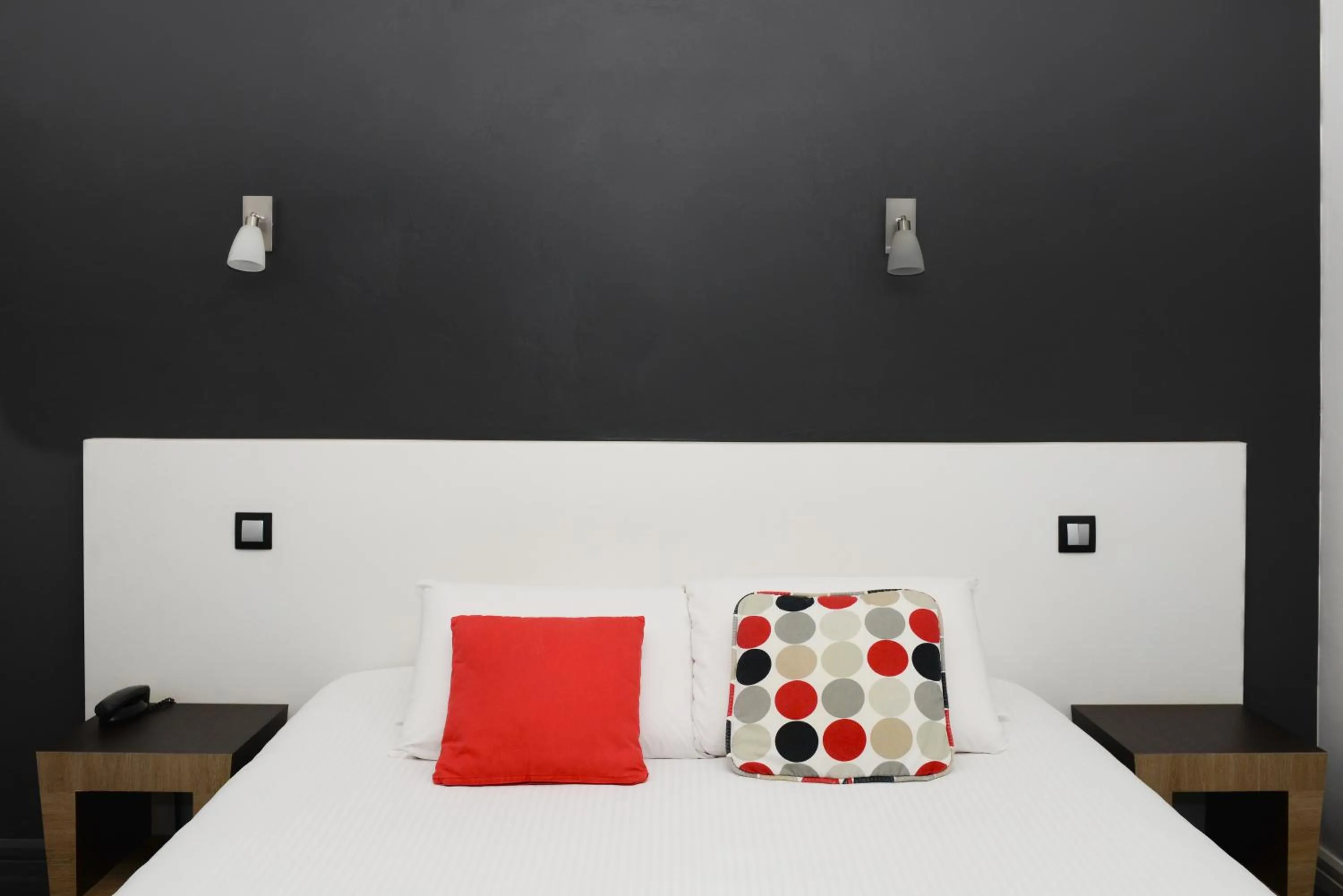 Bedroom, Bed in Kyriad Prestige Les Sables d'Olonne - Plage - Centre des Congrès