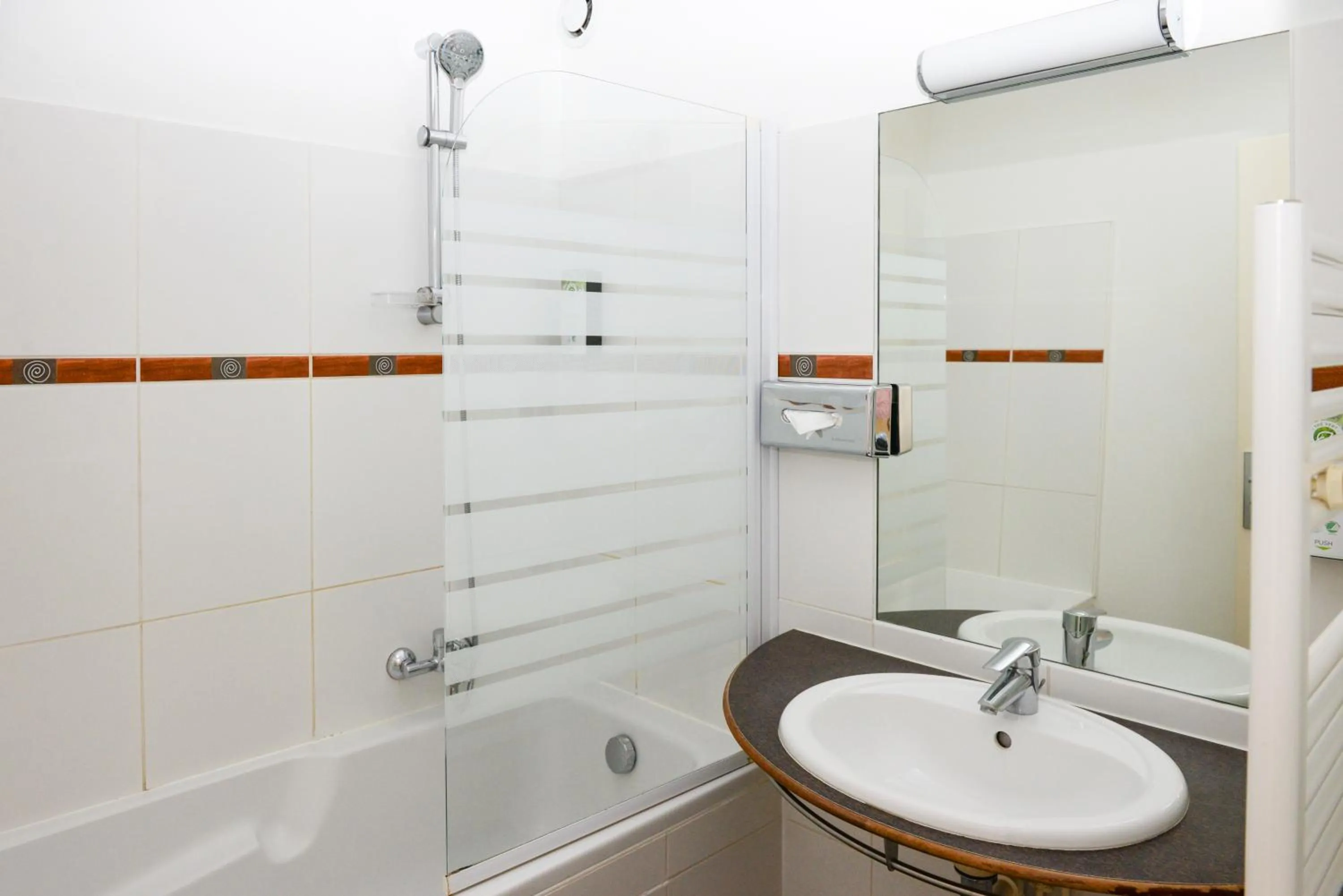 Bathroom in Kyriad Prestige Les Sables d'Olonne - Plage - Centre des Congrès