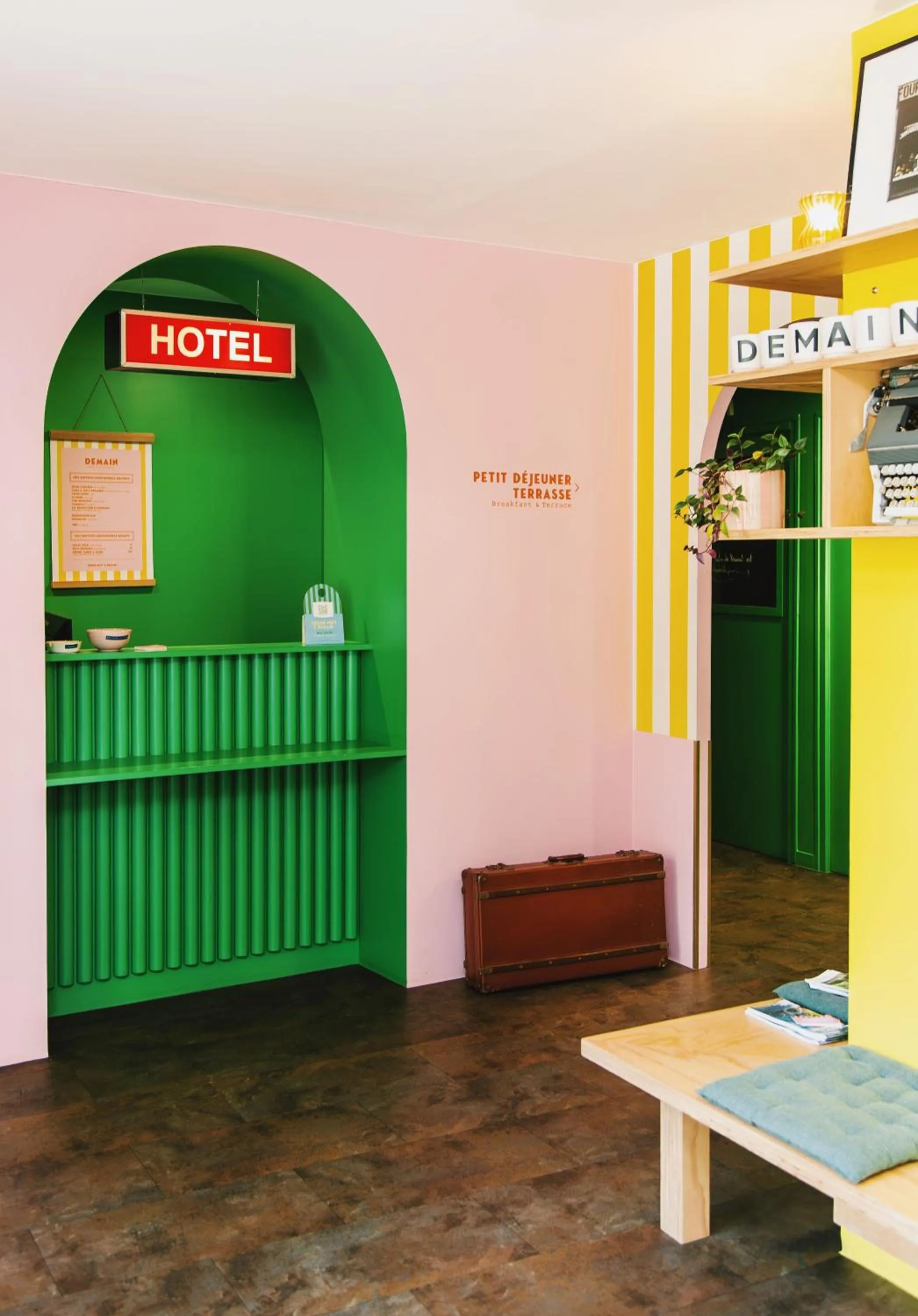 Lobby or reception in DEMAIN Hôtel