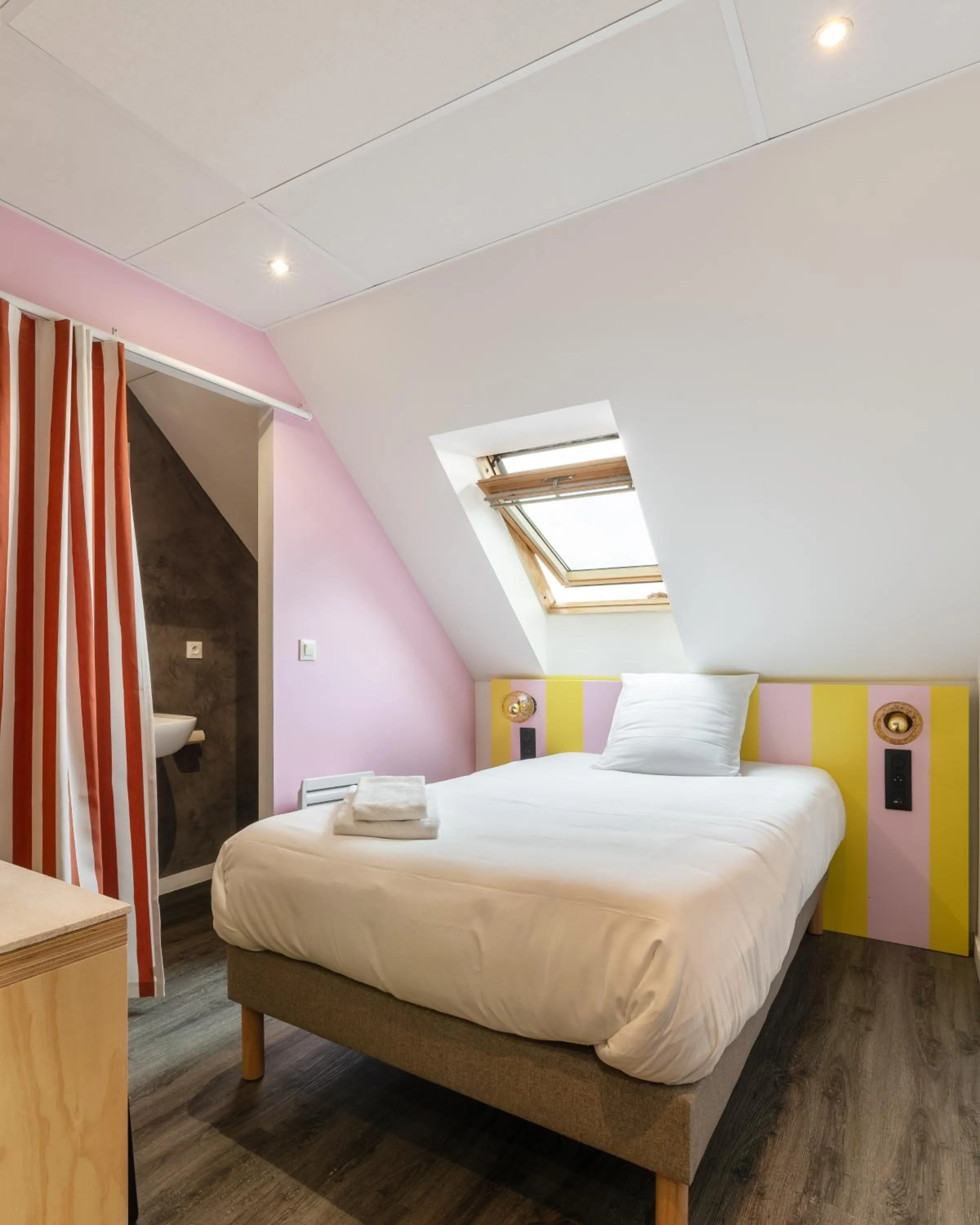 Bed in DEMAIN Hôtel