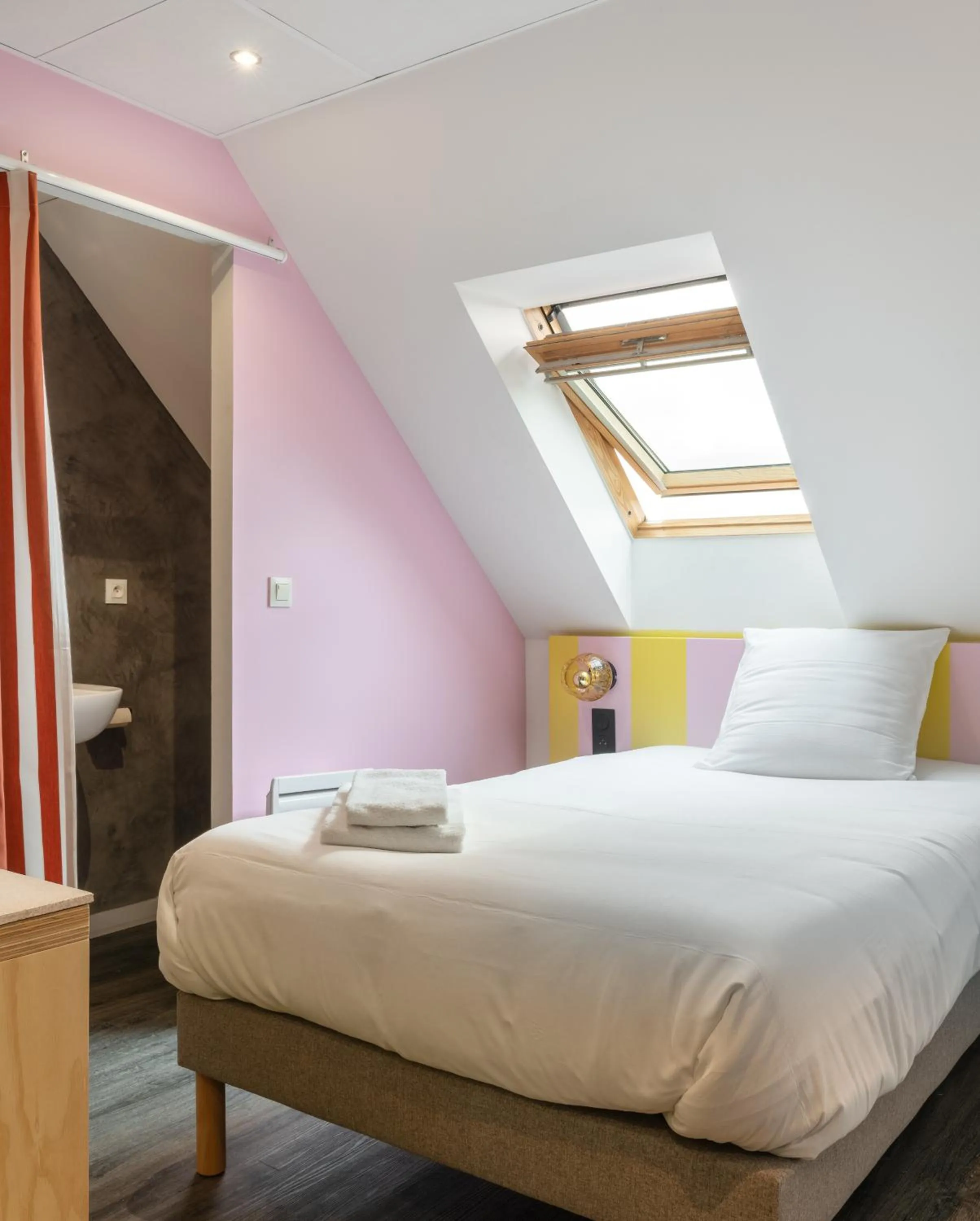 Bed in DEMAIN Hôtel