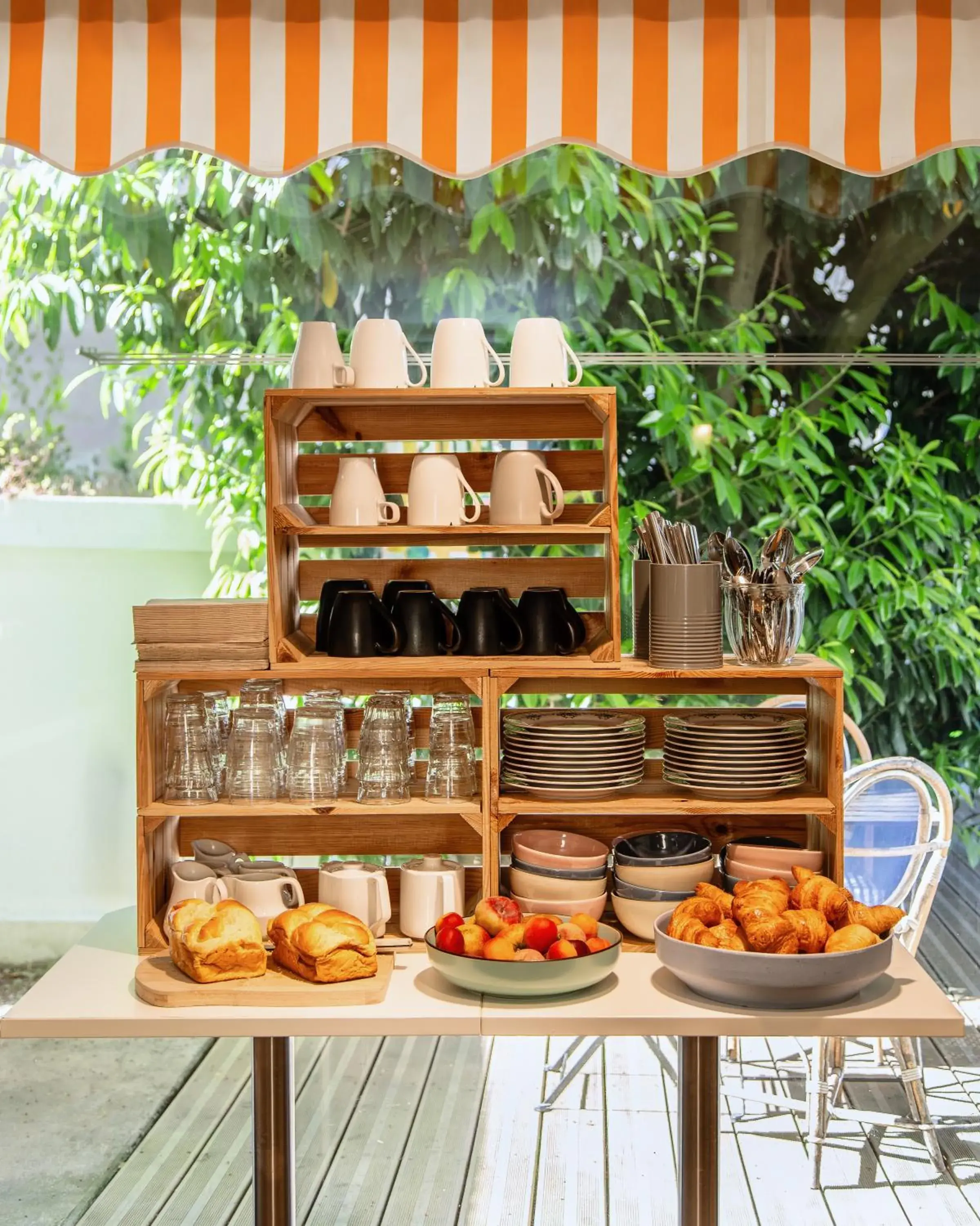 Buffet breakfast in DEMAIN Hôtel Buffet breakfast in DEMAIN Hôtel