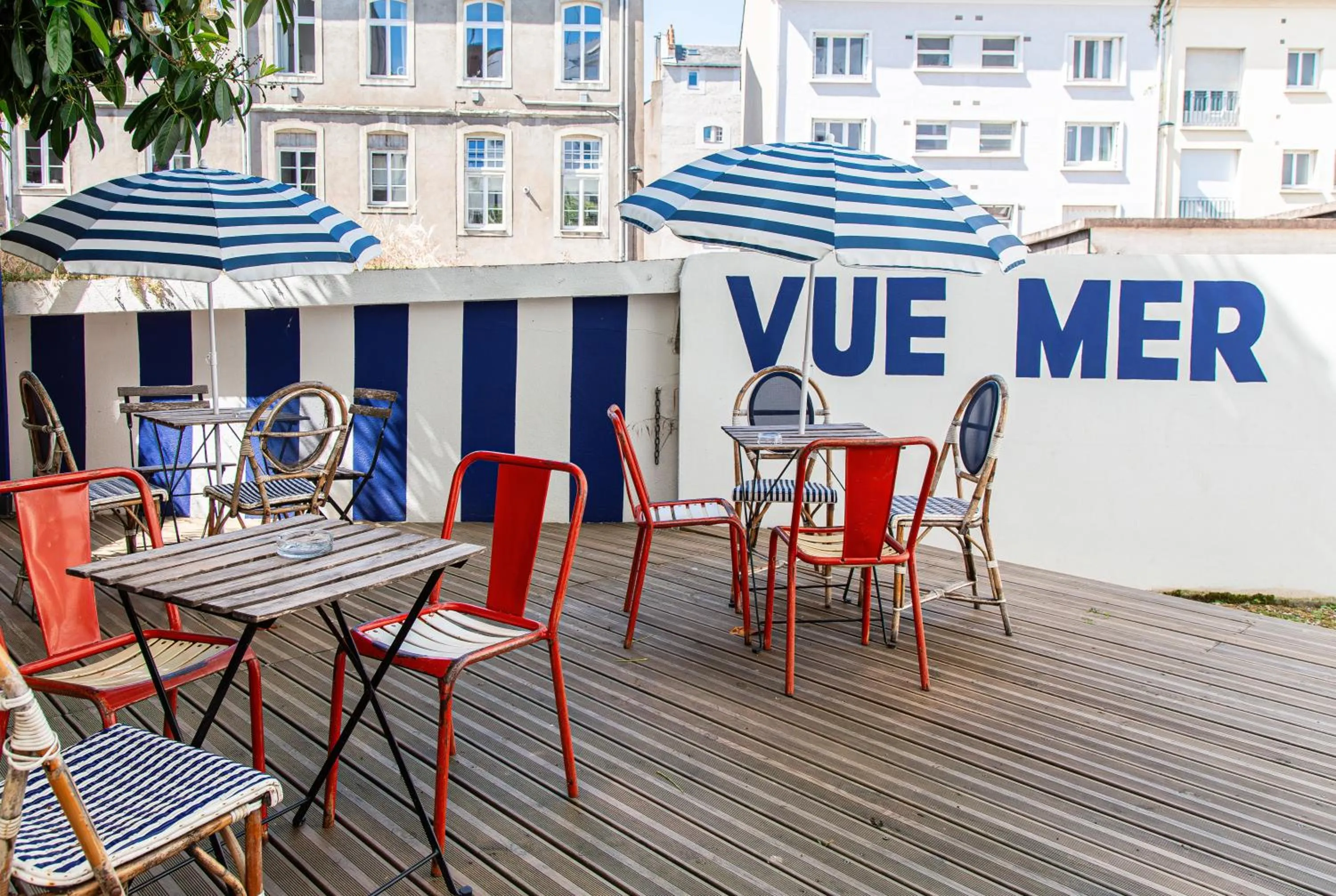 Patio in DEMAIN Hôtel