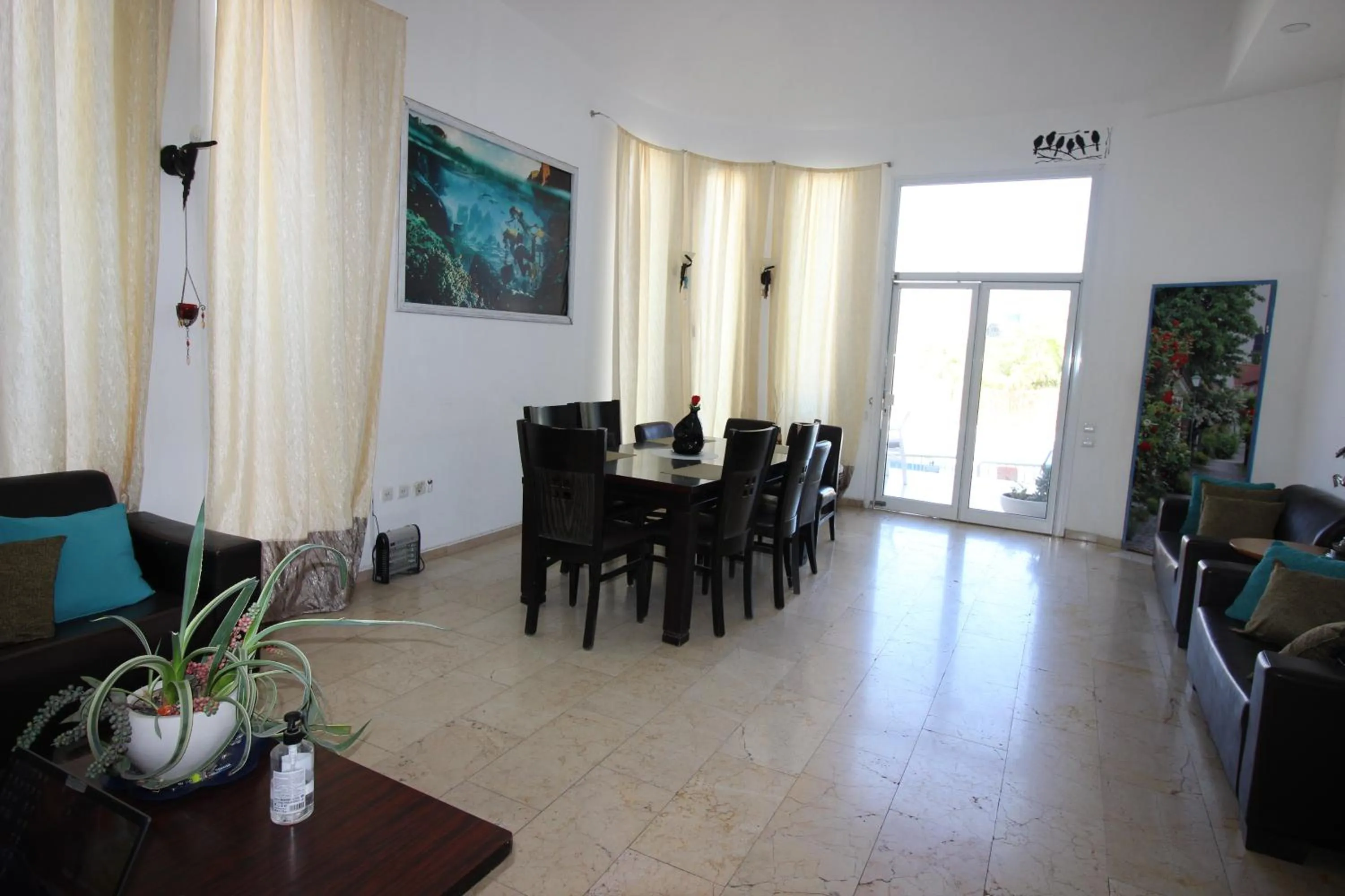 Dining area in Custo Club