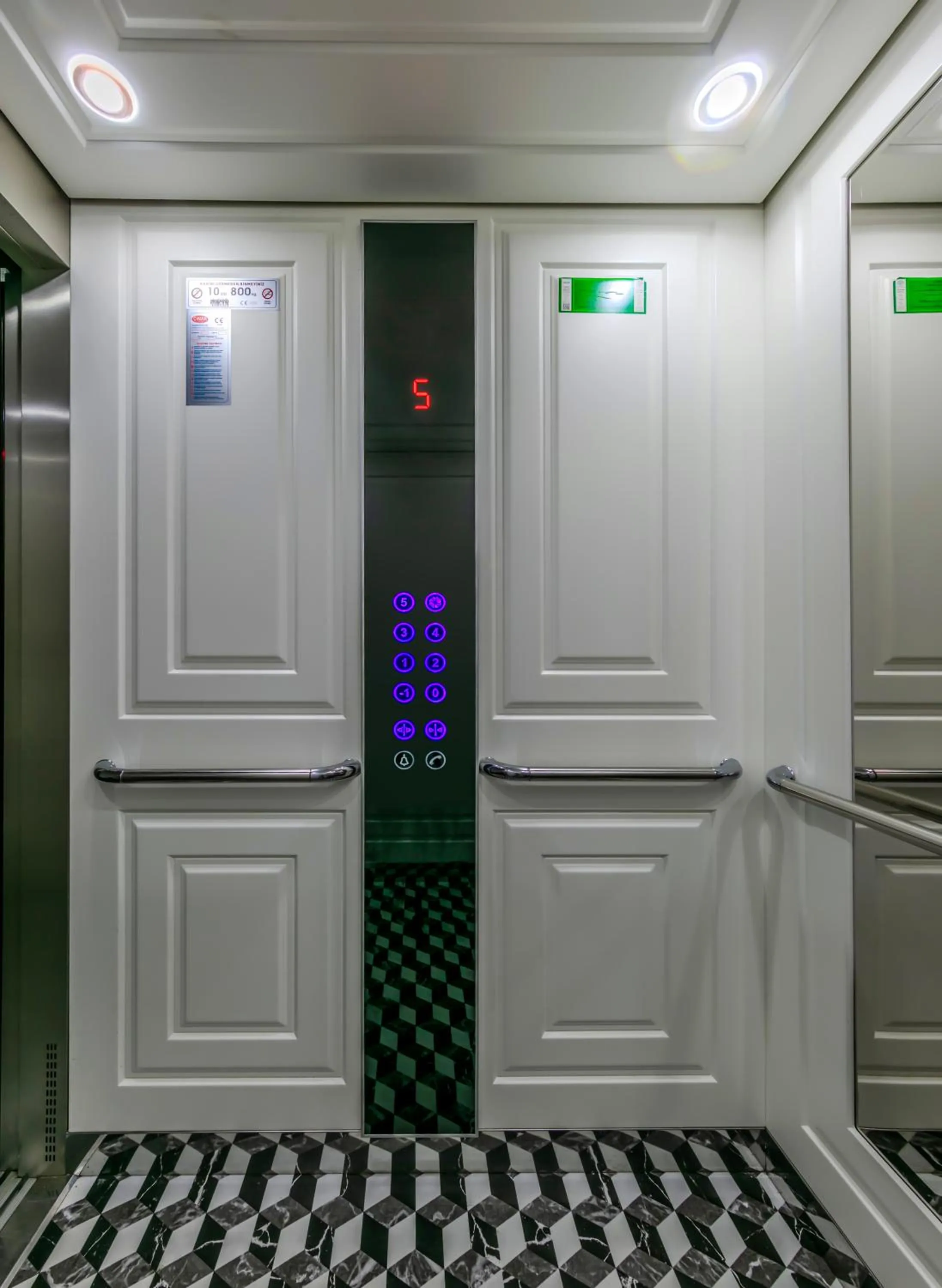 elevator in Atar Airport Hotel - Spa & Wellness