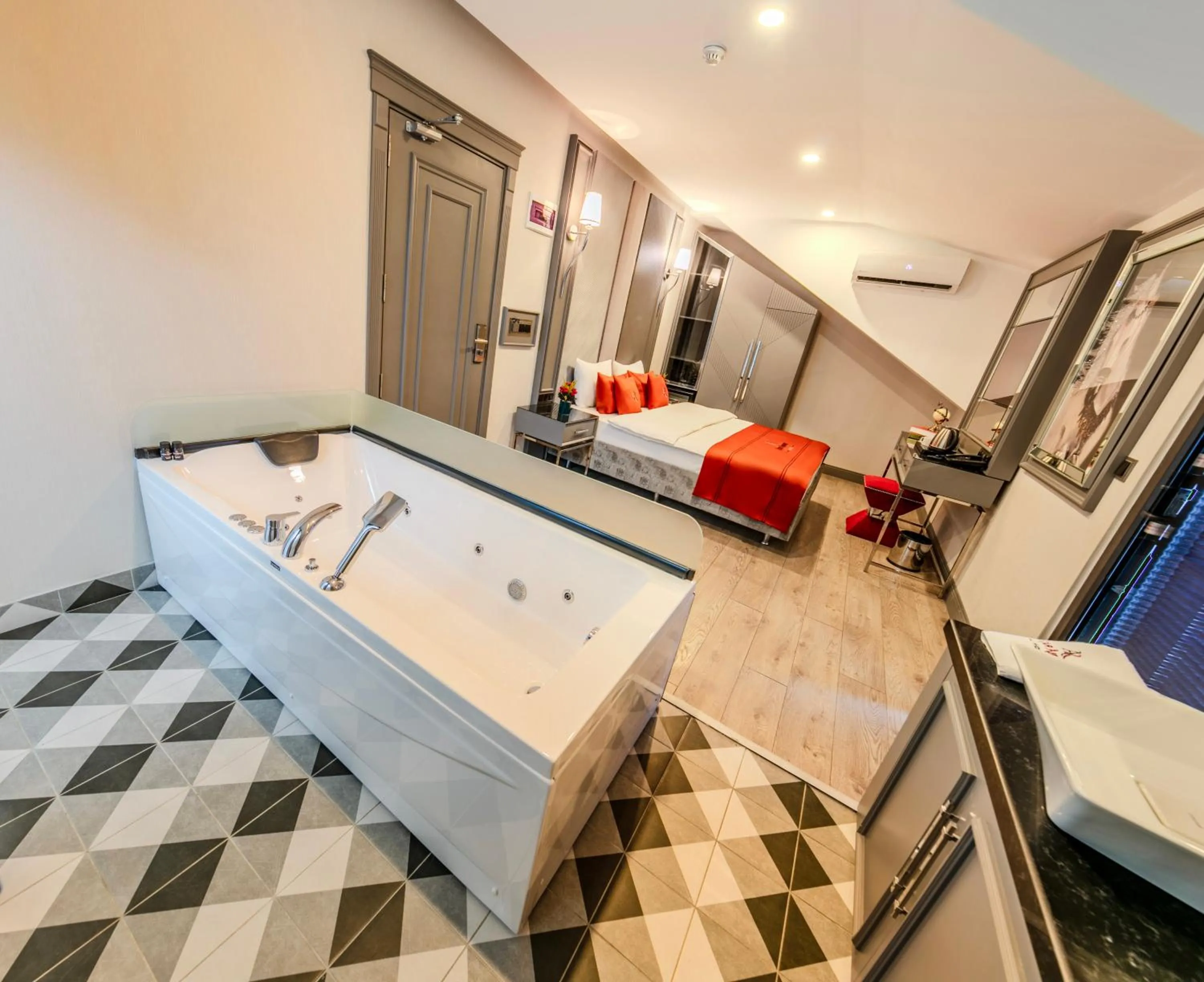 Photo of the whole room, Bed in Atar Airport Hotel - Spa & Wellness