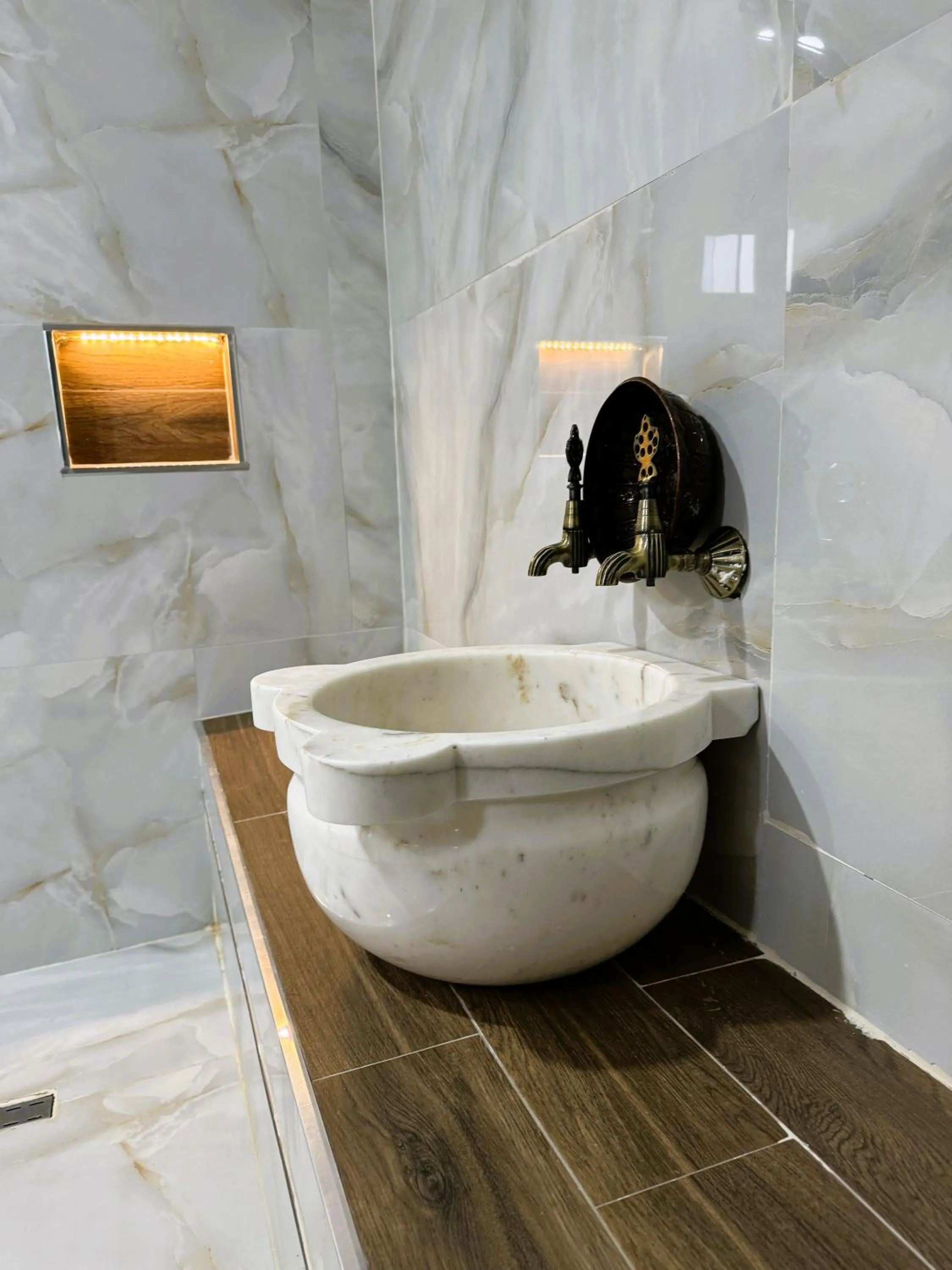 Hot Tub in Atar Airport Hotel - Spa & Wellness