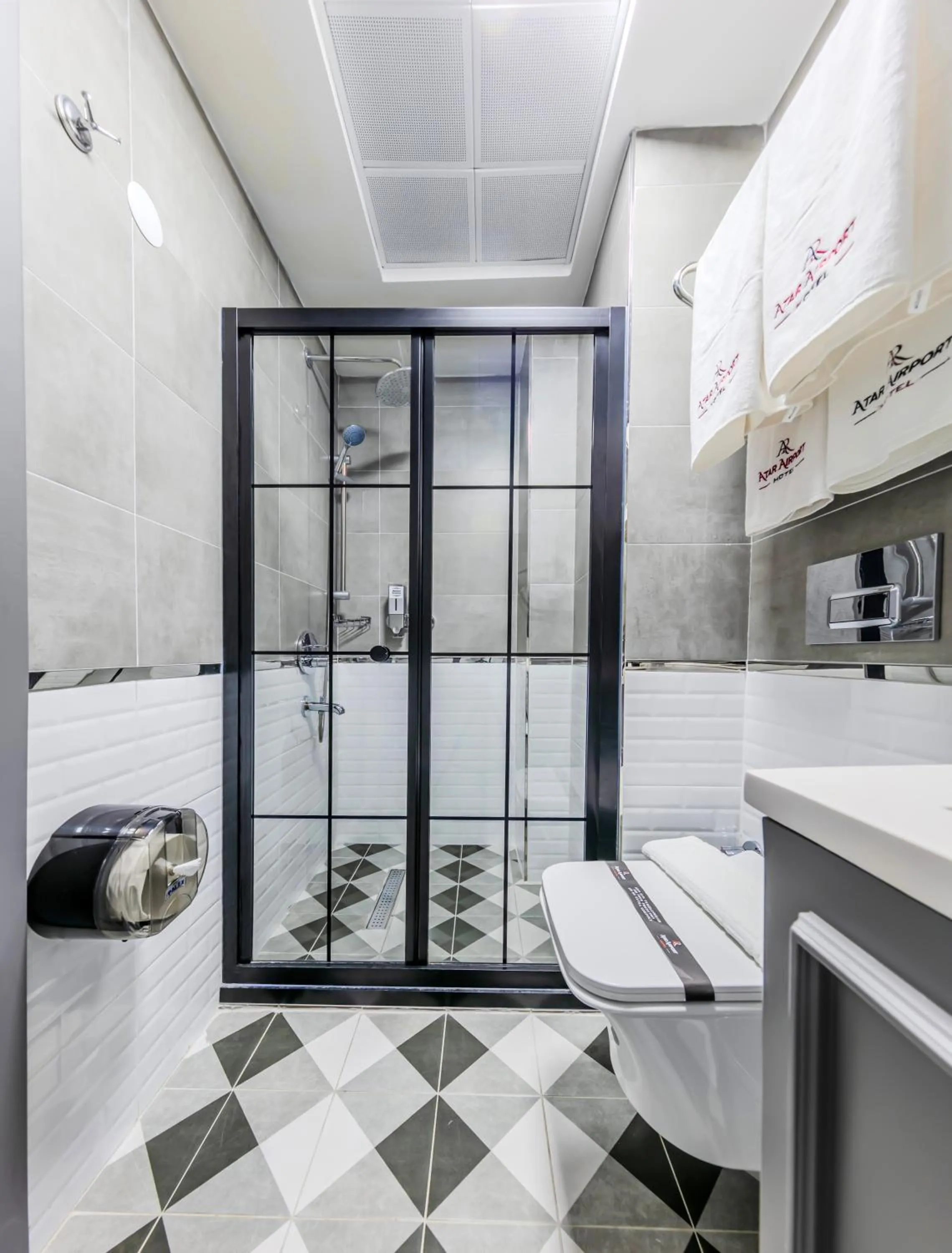 Bathroom, Bed in Atar Airport Hotel - Spa & Wellness