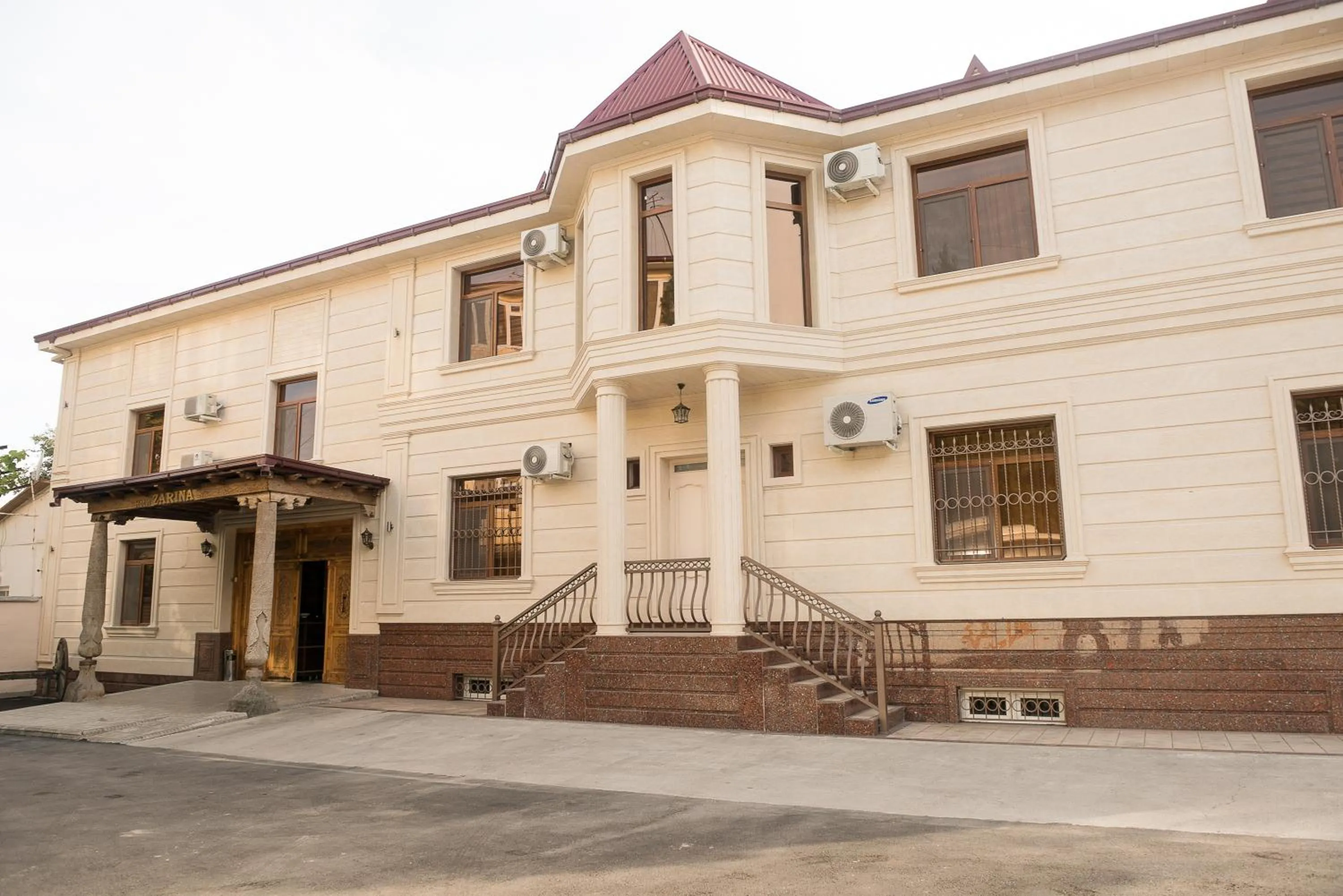 Facade/entrance in ZARINA SAMARKAND