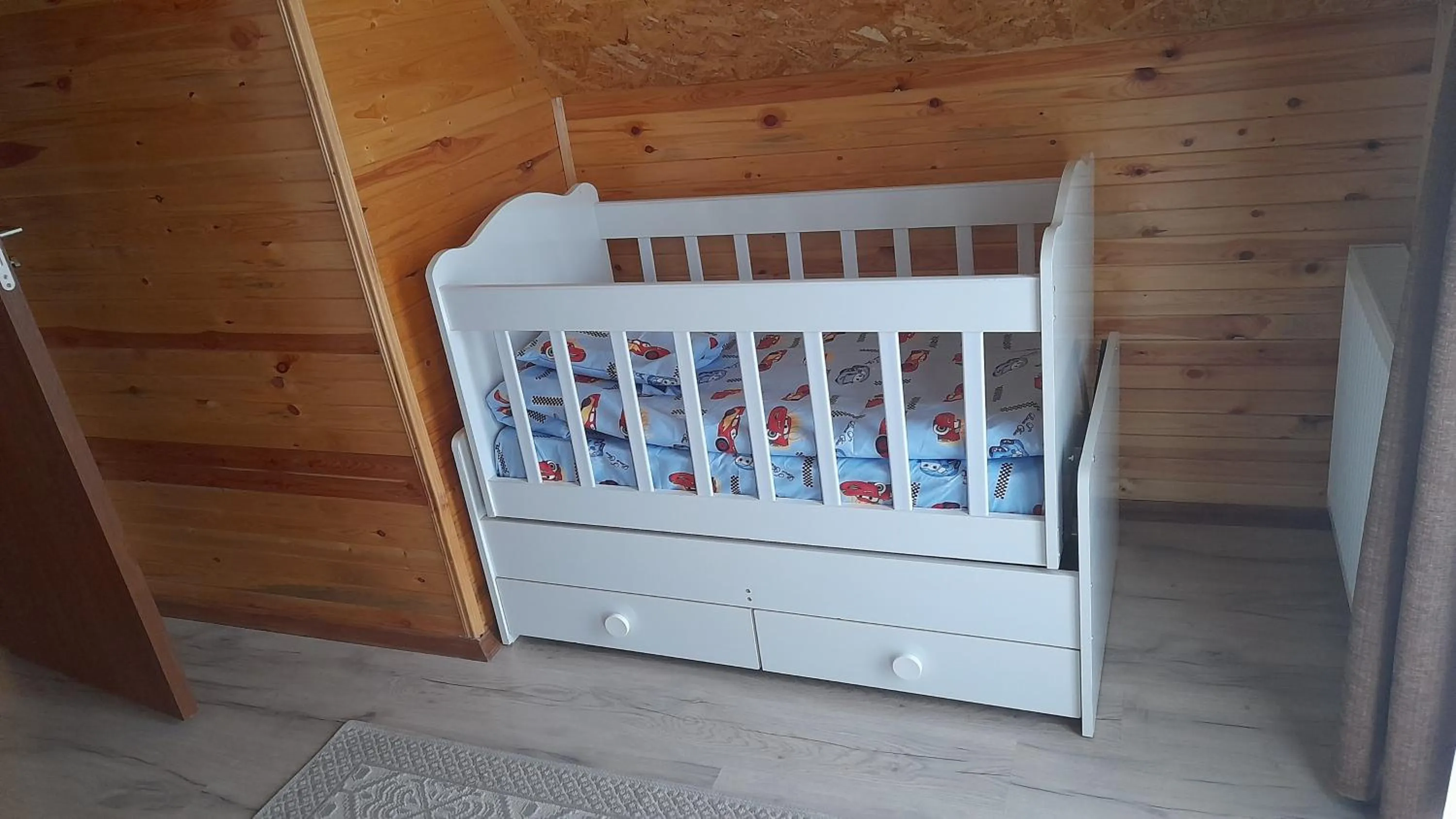 cot, Bed in Mountain flower cottage