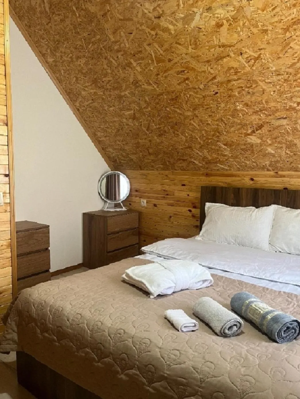 Bedroom, Bed in Mountain flower cottage